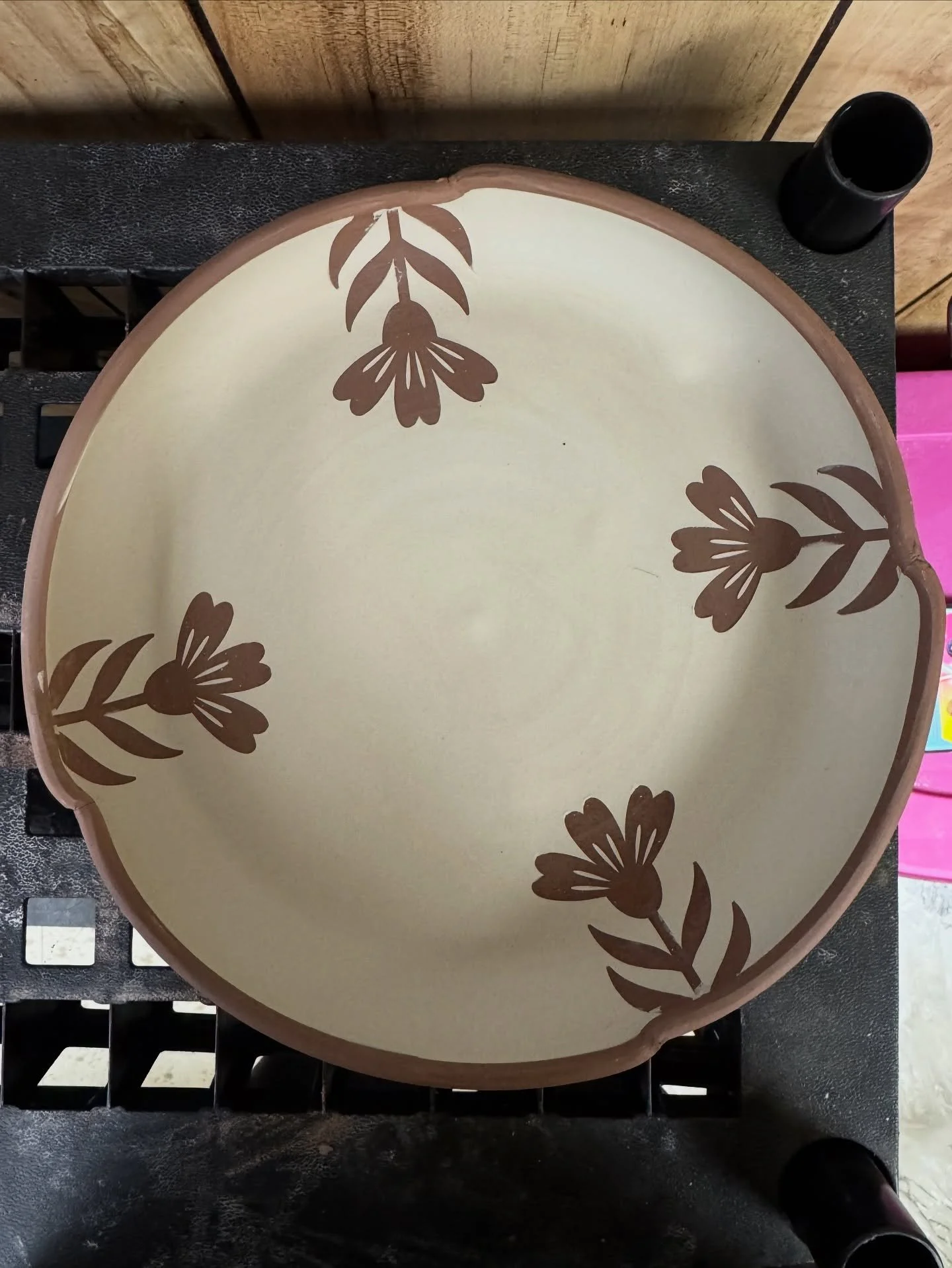 New imagery same vibes. Do we like it? This week, I finally took the time to experiment with my #Cricut and create cutouts of Scandinavian-style flowers—something I’ve been wanting to do for a while. I’ve always been drawn to the cl