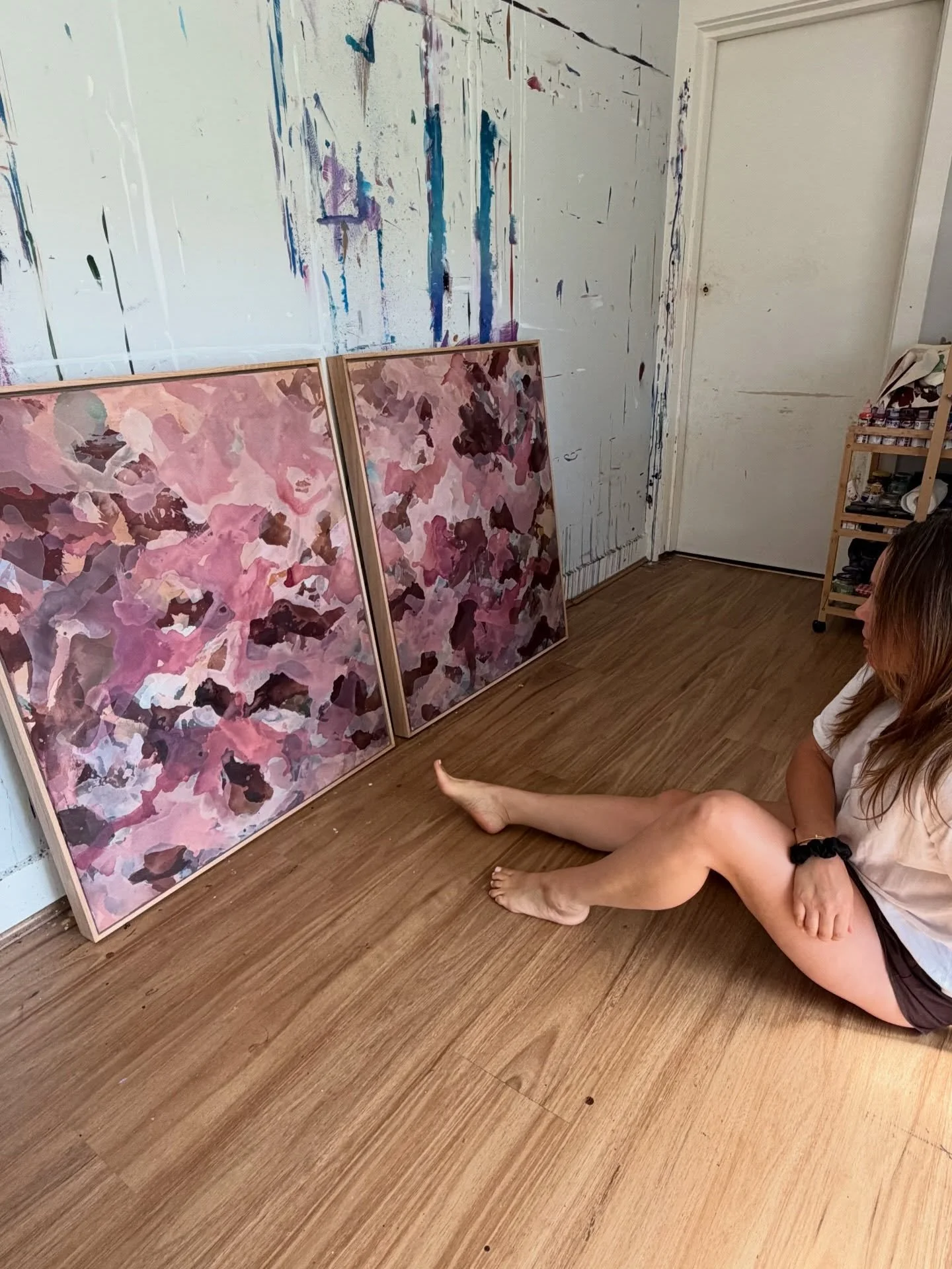 This might be my favourite part.
Sitting with it in the quiet, working out the final layers.
Swipe across to see the most gorgeous layers 💘

My first diptych, almost finished ⭐️