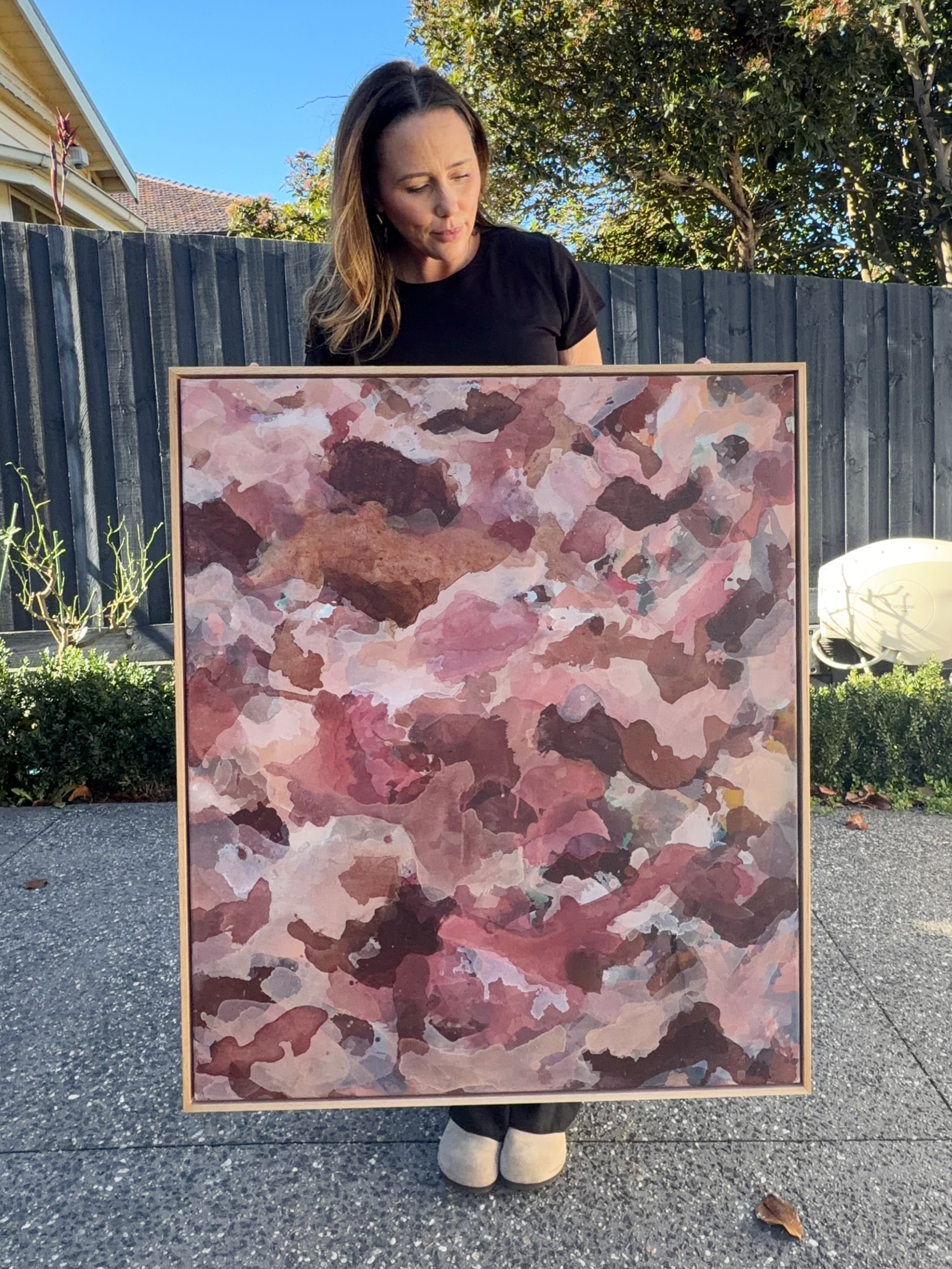 There are some really special moments in this piece. The closer you look, the more you find.

Settling
88 &times; 103 cm
Original artwork, framed in oak.

Pictures with Shedding in second slide ➡️
