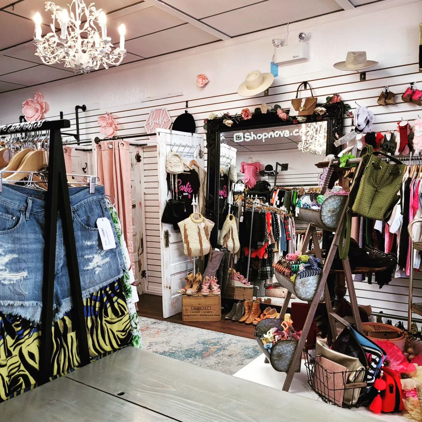 Come stop in at Langley's favourite consignment boutique! We are stocked full of many unique Summer items, from purses and shoes to women's dresses, activewear, sunglasses and more 🌸👗👠 
. 
.
.
.
#consignment #thrift #downtownlangley #langleyoneway