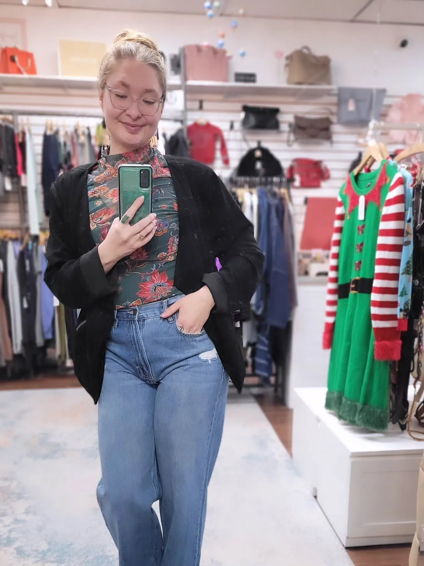 Half our jeans are now 50% OFF!

Hidden distressed wide leg jeans Size 27, $39.99 + 50% OFF