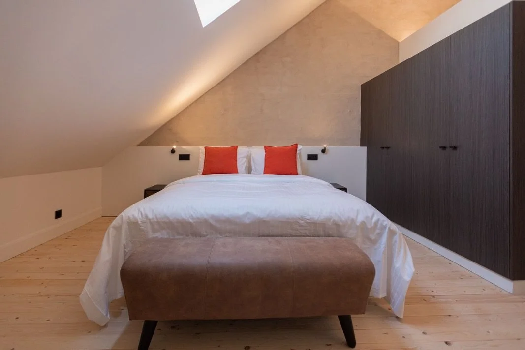 Even helemaal tot rust komen tijdens de krokusvakantie? 🌊

Soms is een paar dagen aan zee precies wat je nodig hebt. Verblijf in een van onze gezellige, sfeervolle appartementen in het hartje van Blankenberge, waar er altijd iets te beleven valt.

E