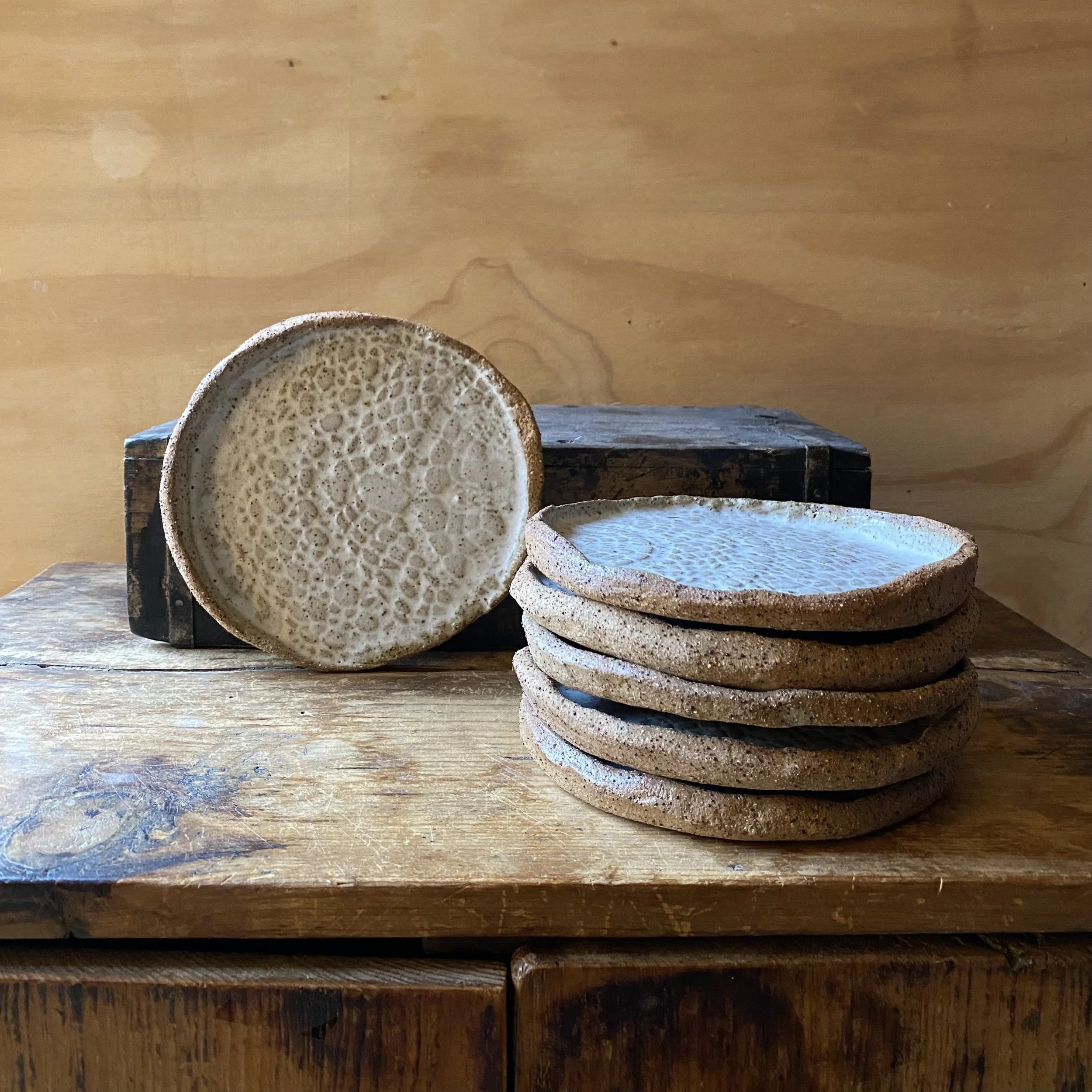 Unearthed Organic Textile Cake plate - Ash glaze