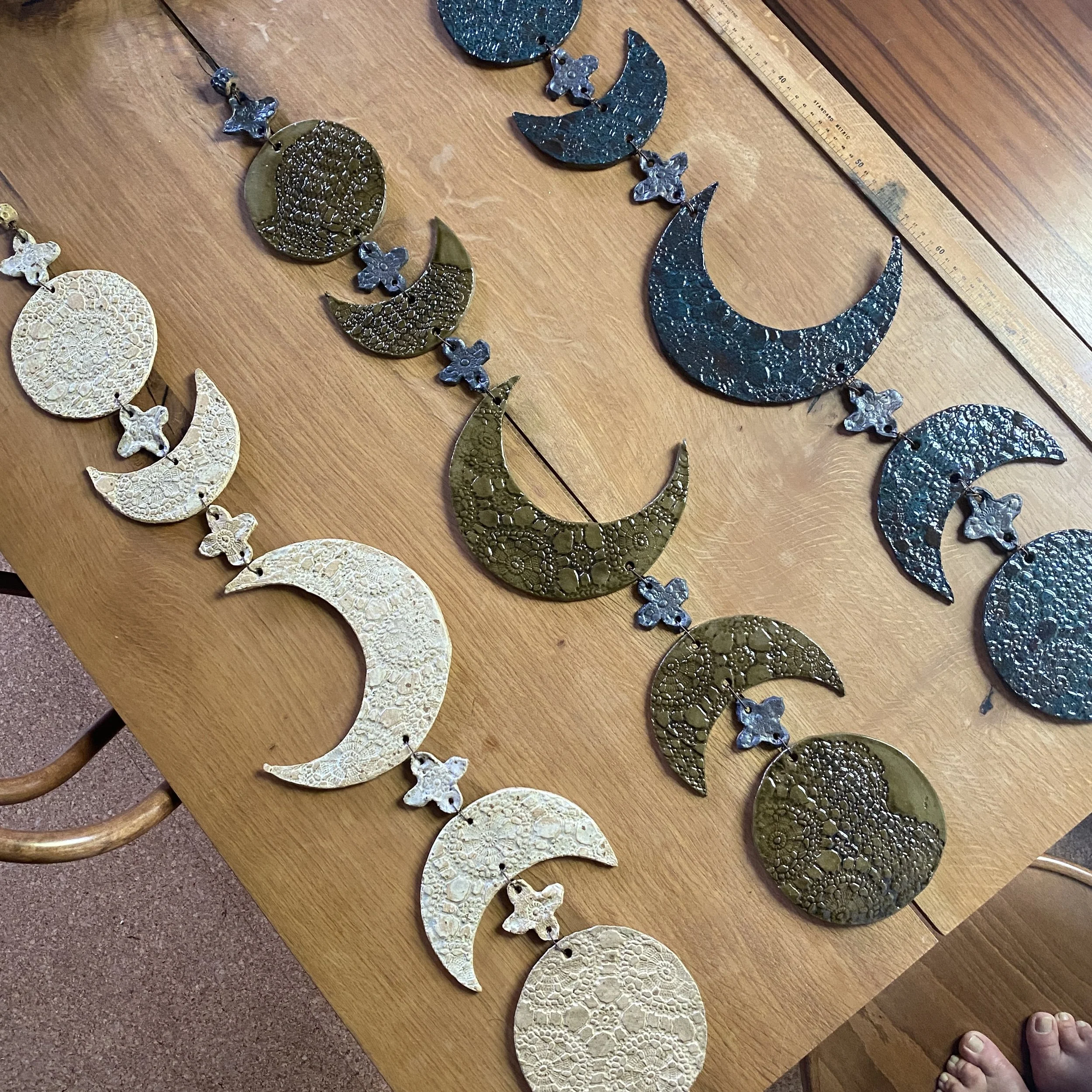 Moon phase hanging - Oatmeal / Ash glaze