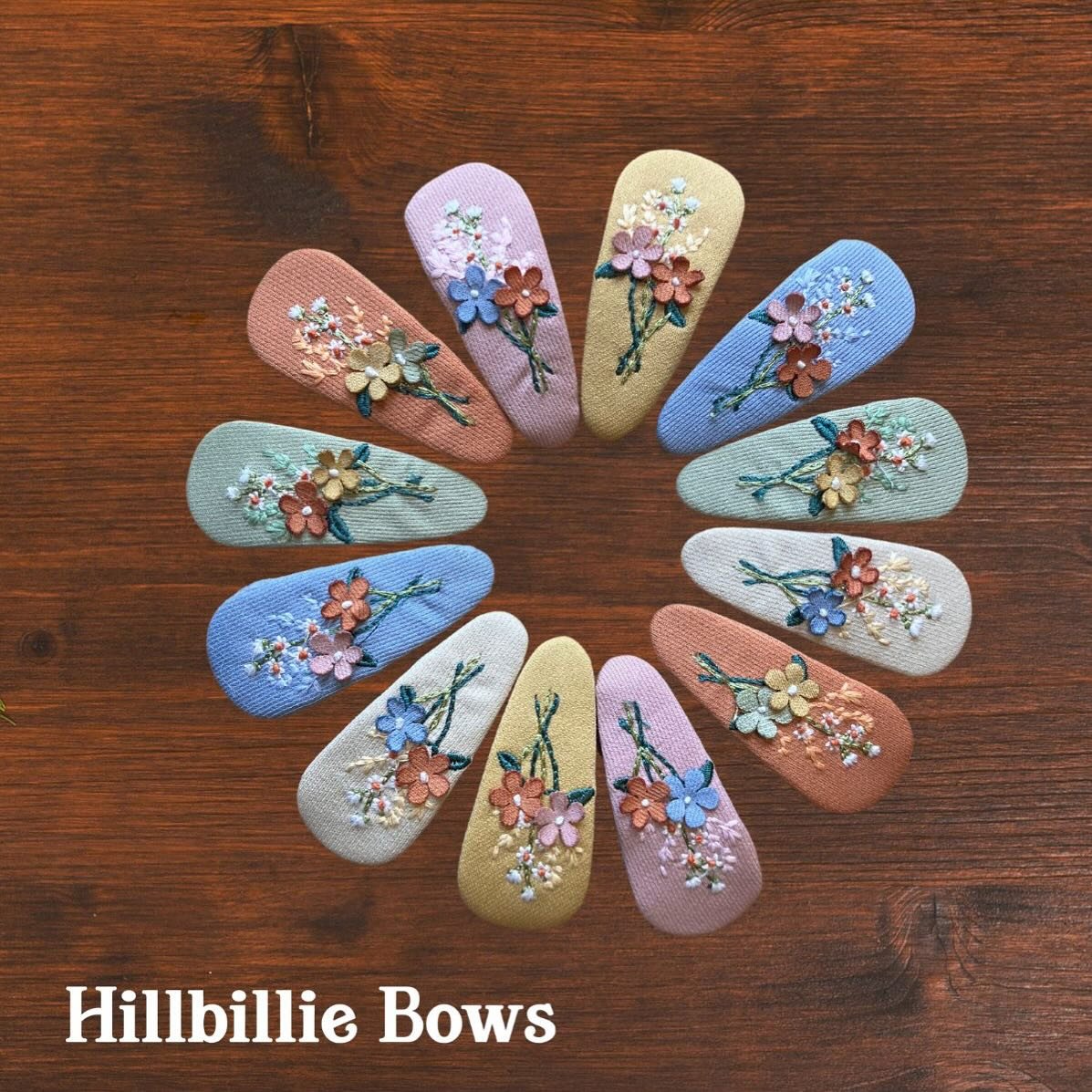🦄🍂🍁It&rsquo;s live 🍁🍂🦄a little collection of brand new items to cheer up these gloomy autumn days. 
.
These are possibly my favourite items in the newbies- oversized fabric covered snap clips, each featuring a gorgeous embroidered flower poise.