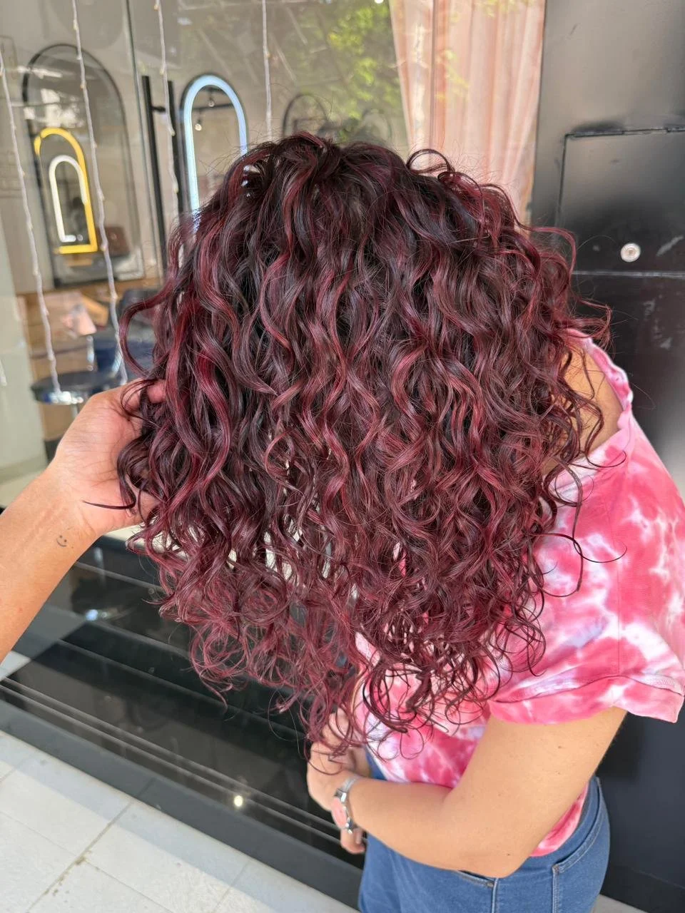 Everything You Need to Know About Layering Curly Products