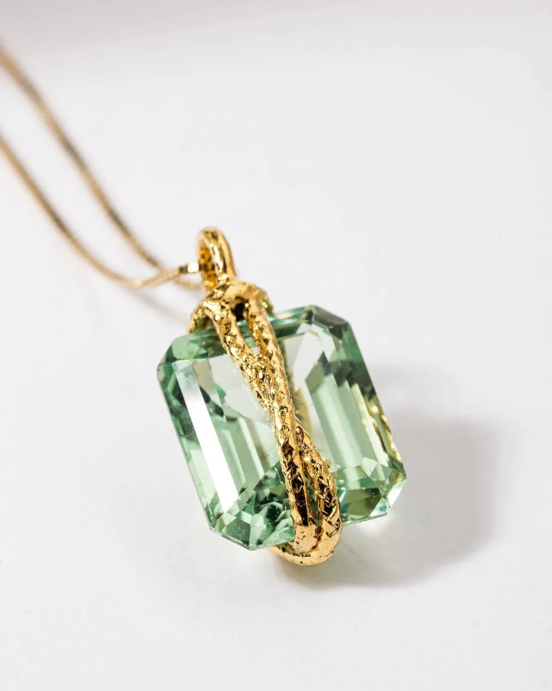 Color with intention.
This Bonbons pendant turns light into texture &mdash; a single stone wrapped in gold-plated silver, suspended like a secret between glass and air.

It&rsquo;s not about sparkle, but presence.
Quiet confidence, sculpted in Floren