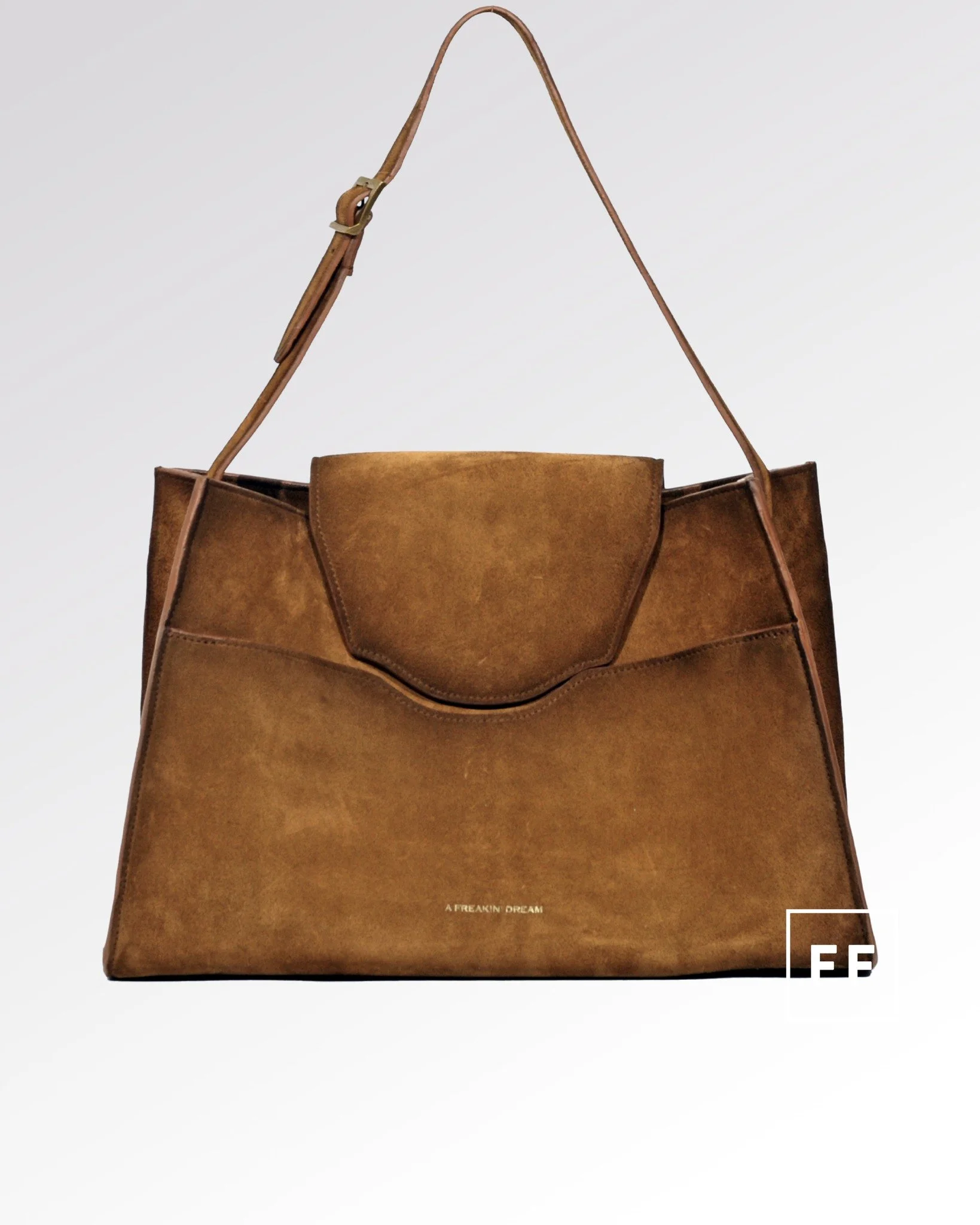 At Florence Factory, every selection starts with the people behind the object.

We look for independent artisans, designers and specialist makers whose different skills can come together in unexpected ways.

Pascale is the result of one of those enco