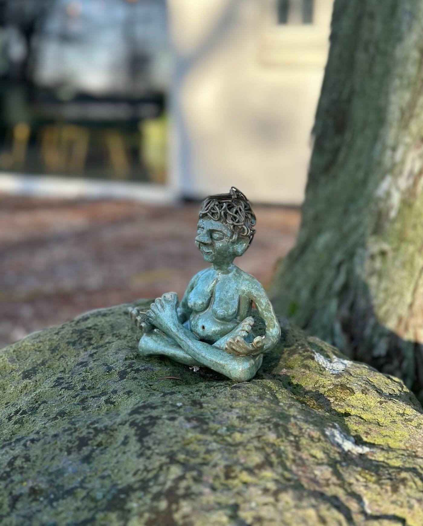 TIMER MED RO - YOGA ved HAVET 
Yoga og stilhed i naturen

Afholdes f&oslash;rste torsdag i m&aring;neden i juli, august, september
16:30 - 18:30.

Yogasessionen, som varer mindst en time, vil foreg&aring; p&aring;
Gl. Brydegaards private og rolige gr