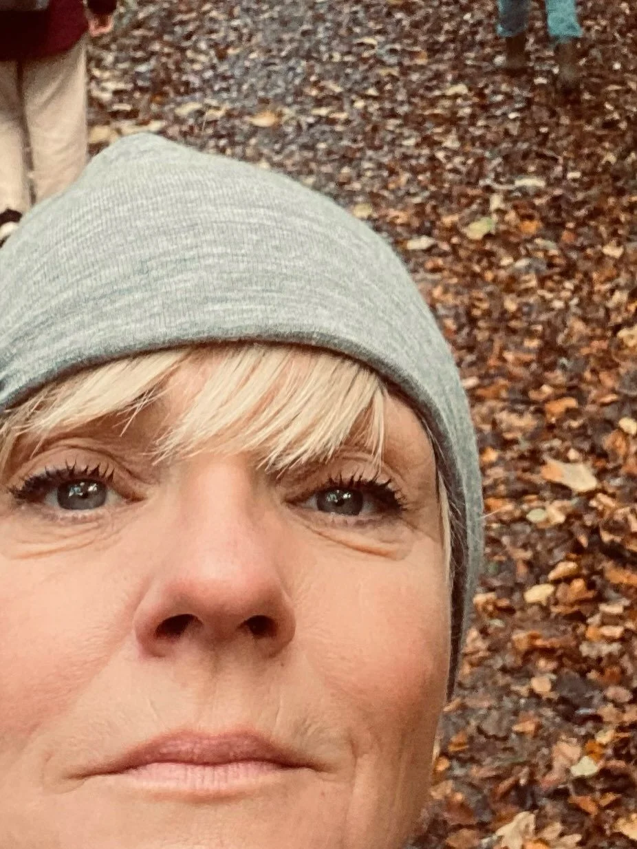 N A T U R T E R A P I 
- en gruppe i naturen .. 

&ldquo;Det gav en oplevelse af samh&oslash;righed&rdquo;

&ldquo;Jeg opn&aring;ede en ro, som jeg ikke oplever, n&aring;r jeg g&aring;r alene&rdquo;

&ldquo;Virkelig rart med bev&aelig;gelser&rdquo; 
