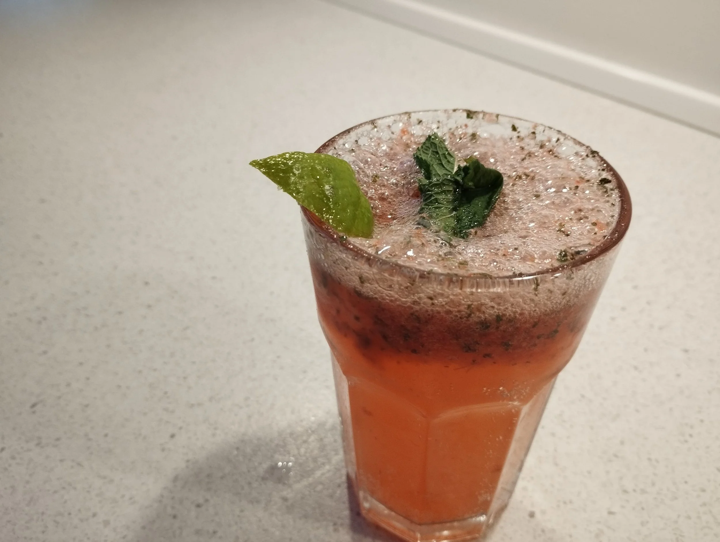 Alkoholfri jordbær mojito