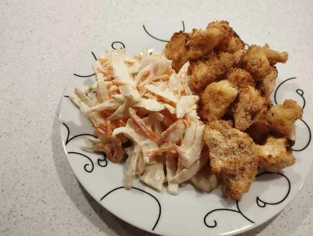 Hvidkålssalat med æbler og creme fraiche