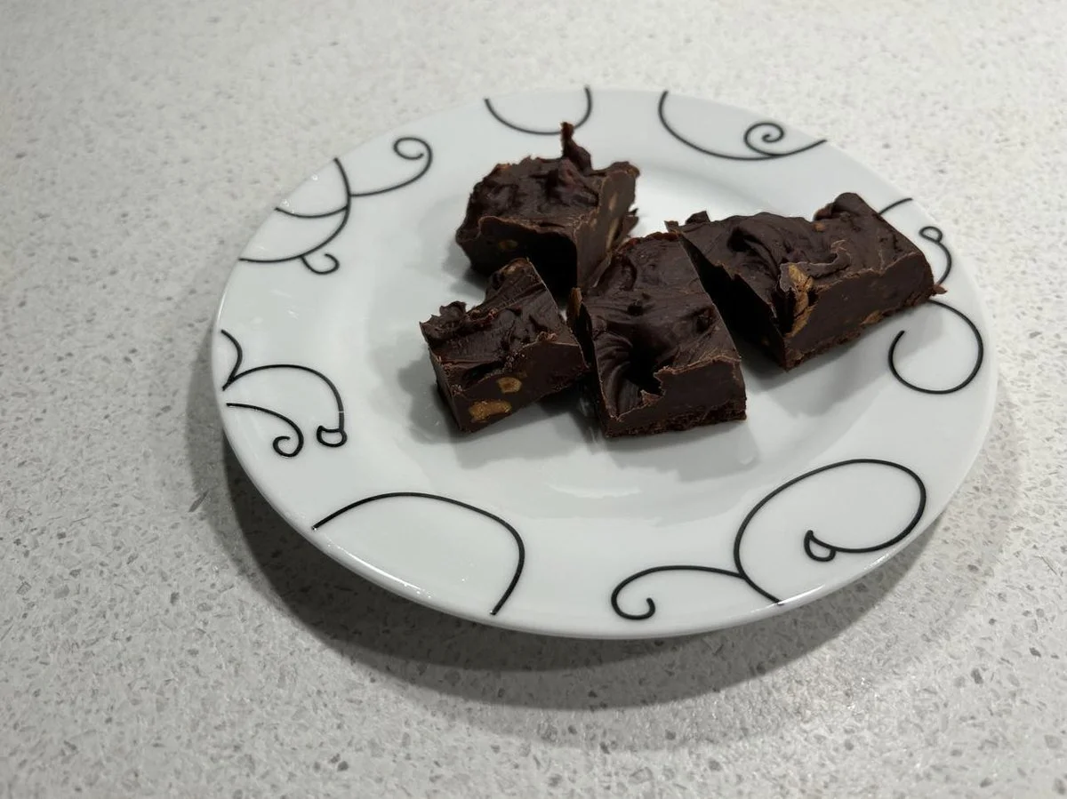 Chokoladefudge med ristet hasselnødder