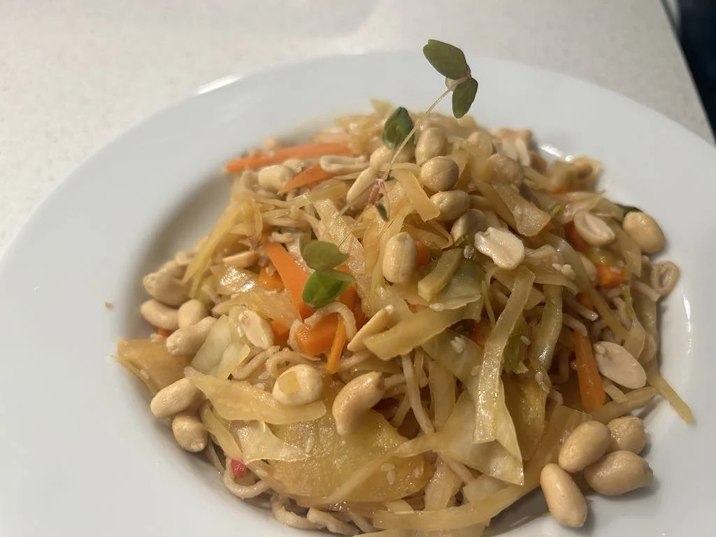 Asiatisk varm nudelsalat