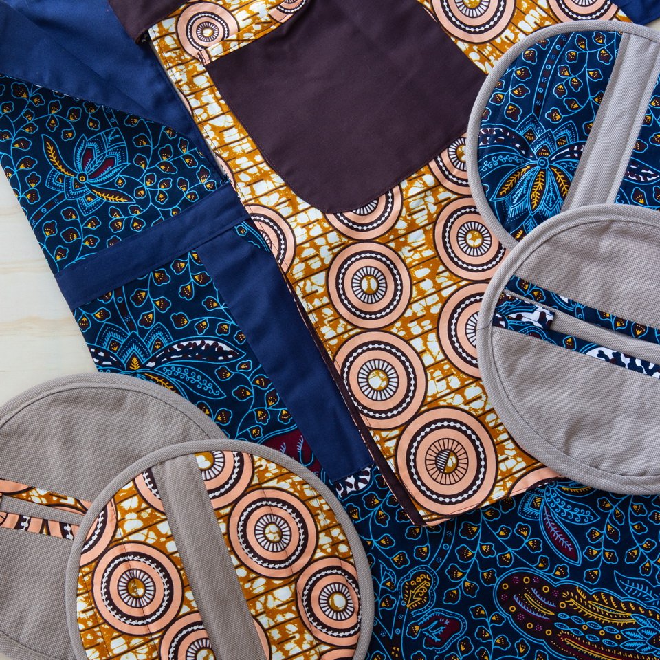 Kitchen Apron with pockets 100% cotton including matching oven mittens