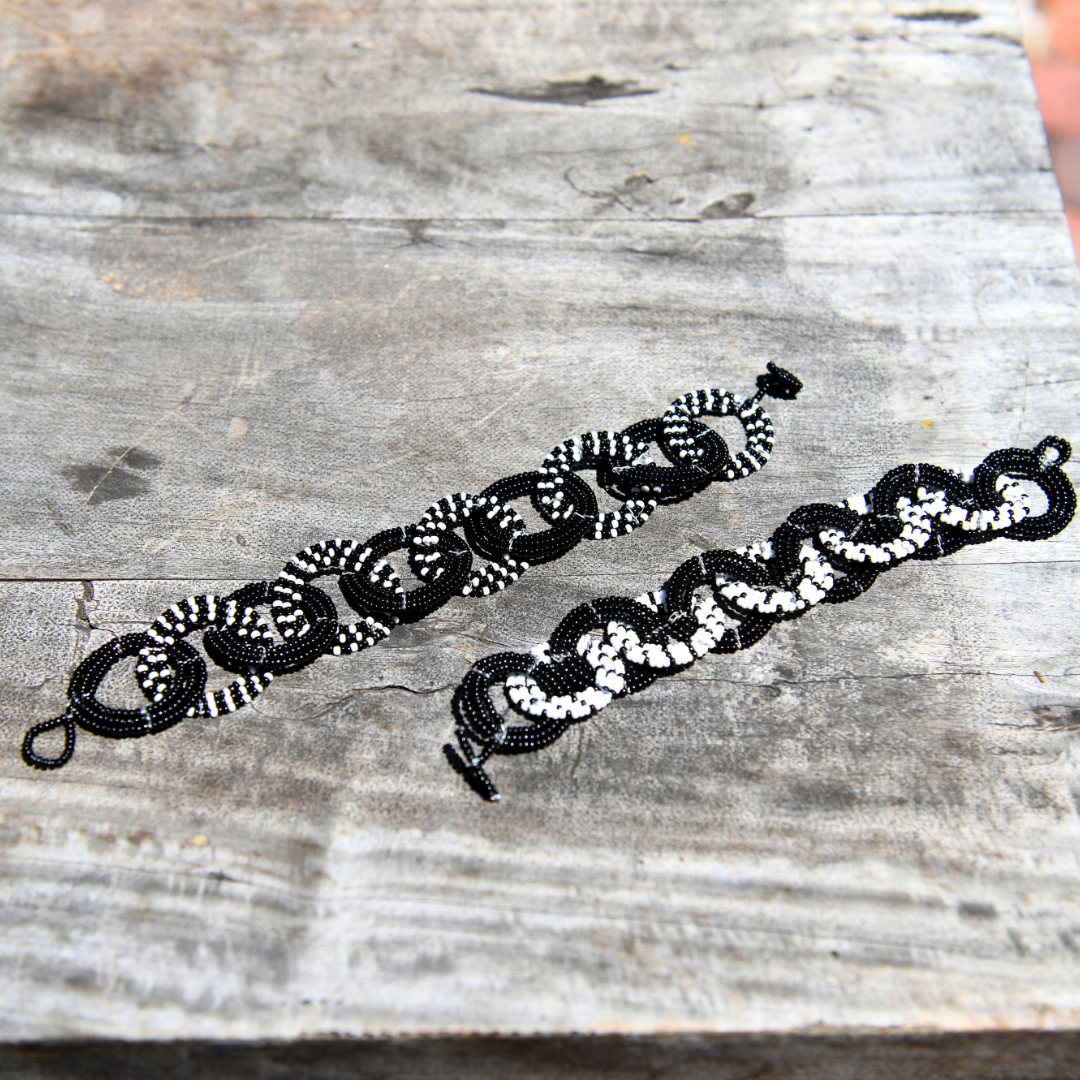 Bracelets Circle of Love Black White and White Black.png (Copy)
