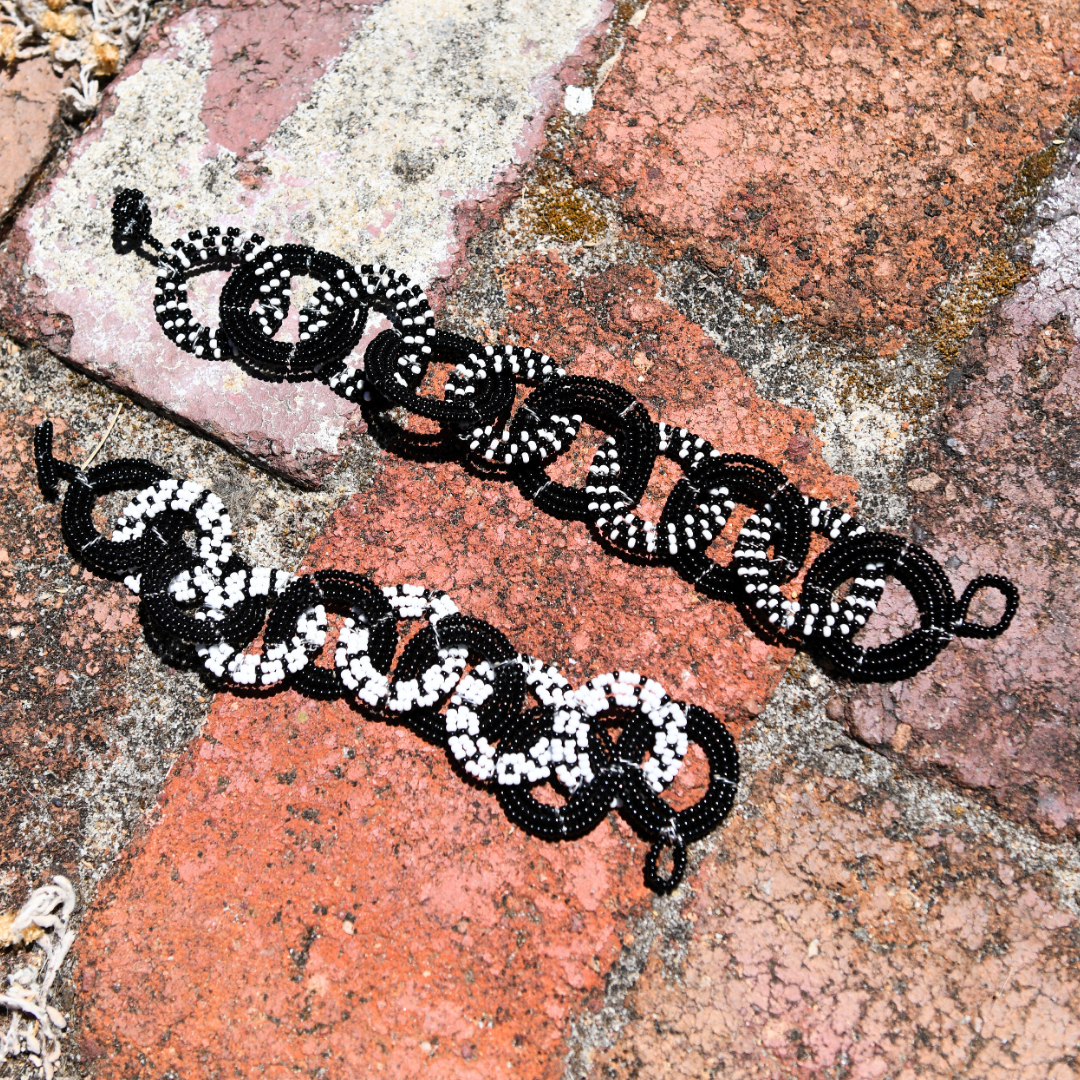 Bracelet Circle of Love Black White and White Black 2.png (Copy)