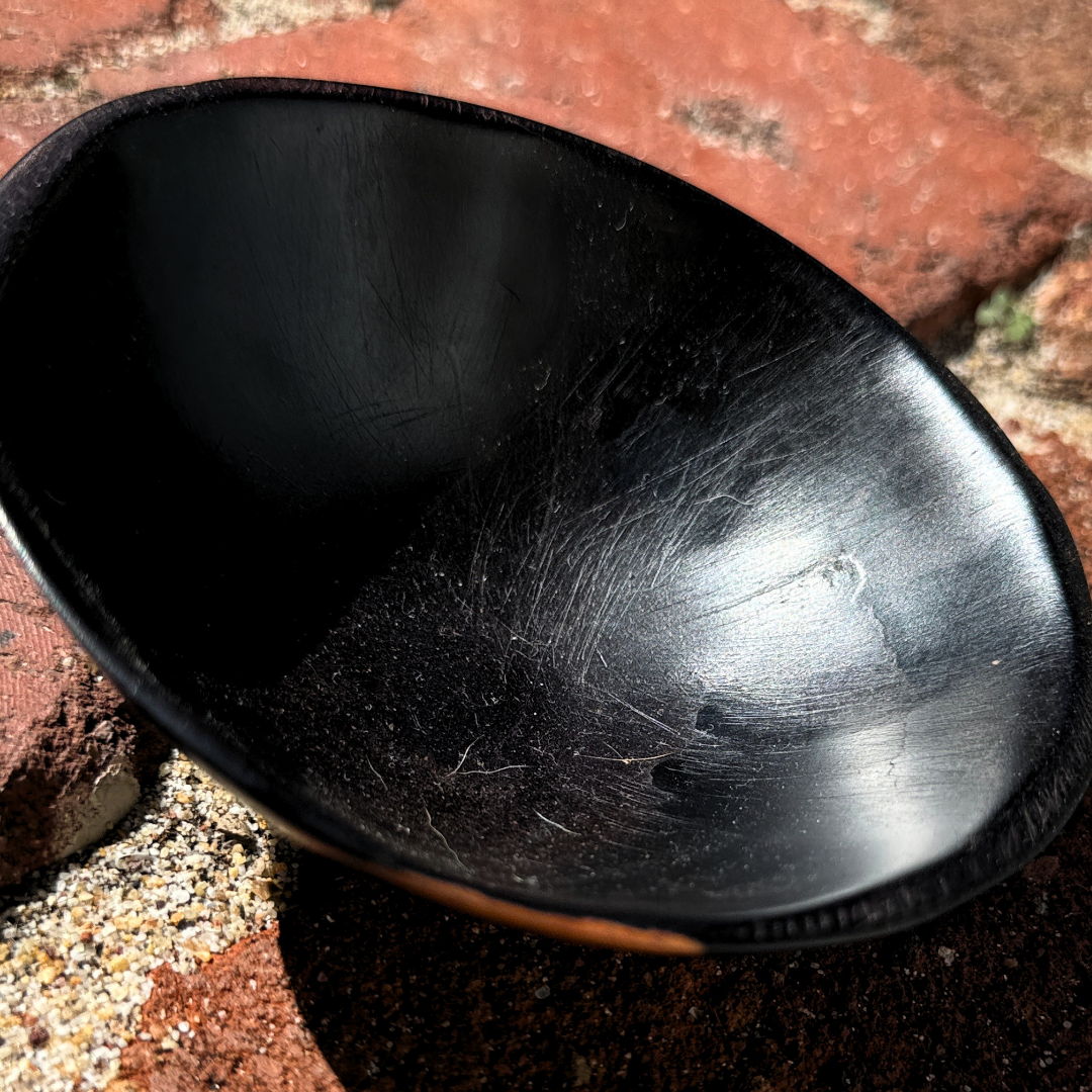 Wooden Trays Small Round Black v1.png