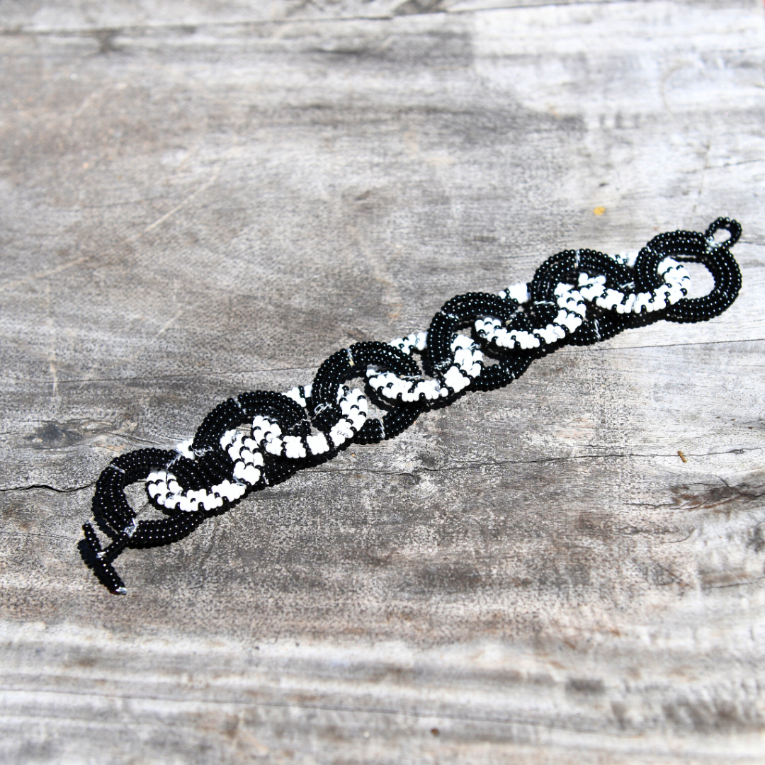 Bracelet Circle of Love White and Black.png