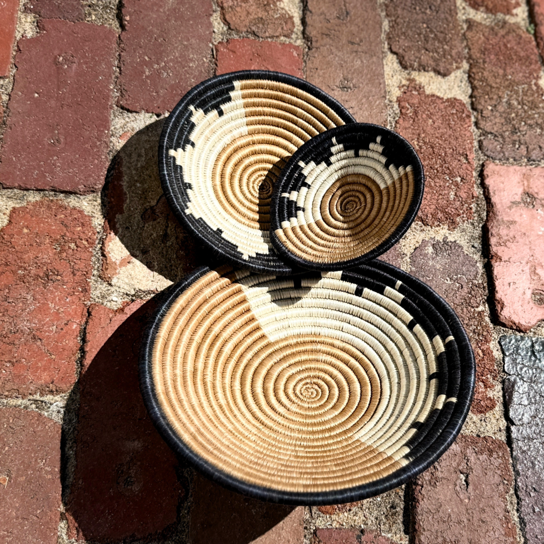 Baskets Triplets B&W Half v5.png