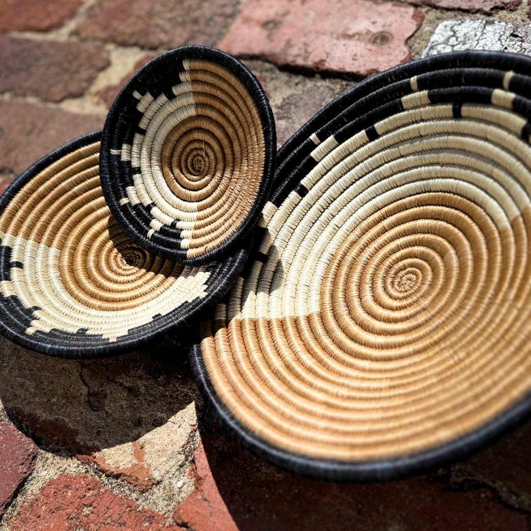 Baskets Triplets B&W Half v2.png