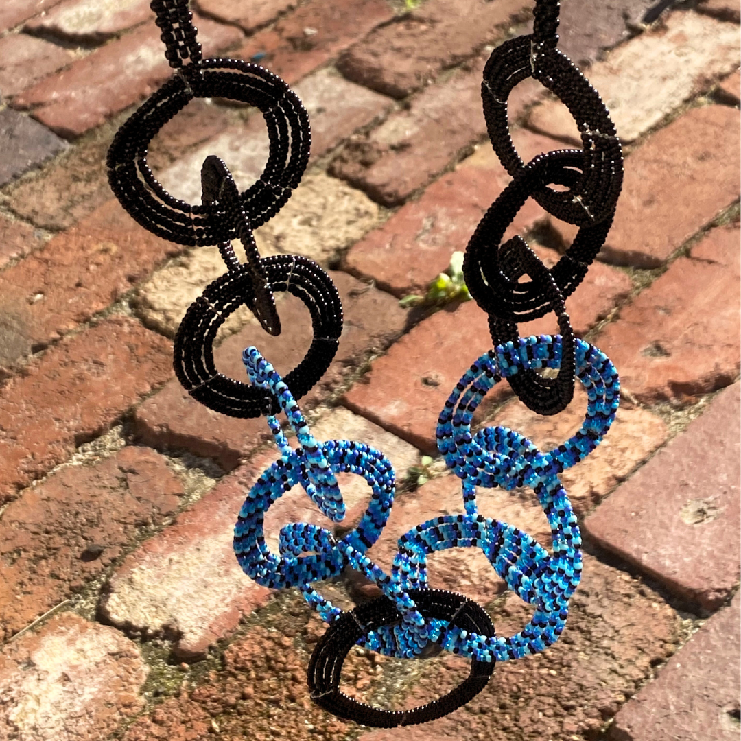 SS Beaded necklace blue and black circles v5.png