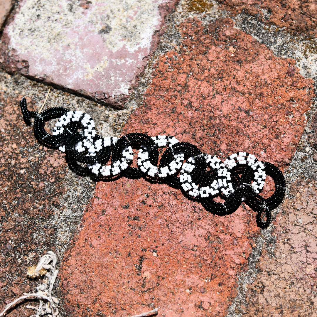 Bracelet Circle of Love White and Black 2.png
