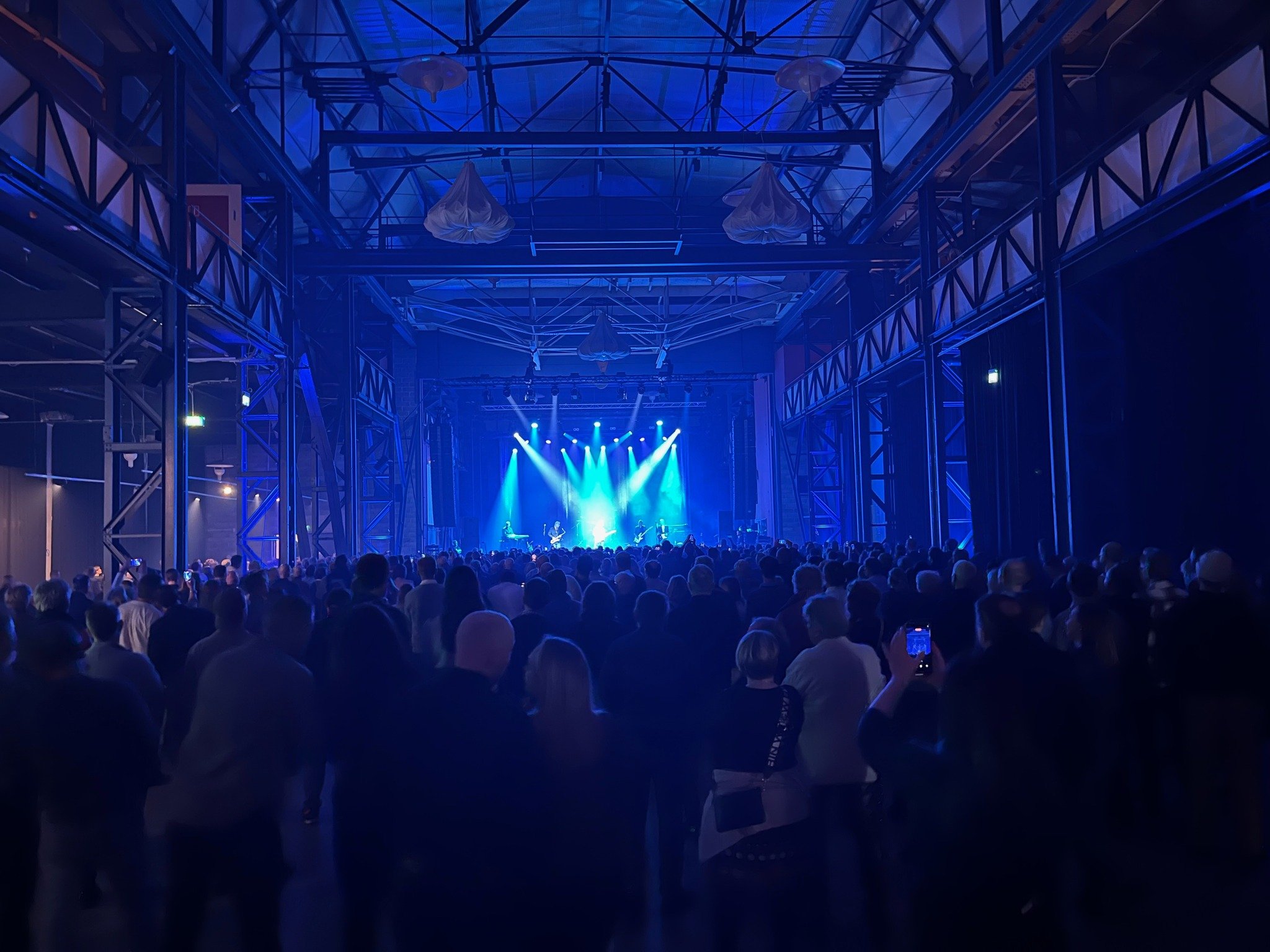 I helgen f&ouml;rvandlades Eriksbergshallen i G&ouml;teborg till en plats f&ouml;r ren musikalisk nostalgi och hantverk. Vi p&aring; Livetec hade n&ouml;jet att leverera ljud, ljus och personal n&auml;r FKP Scorpio bj&ouml;d in till The Dire Straits 