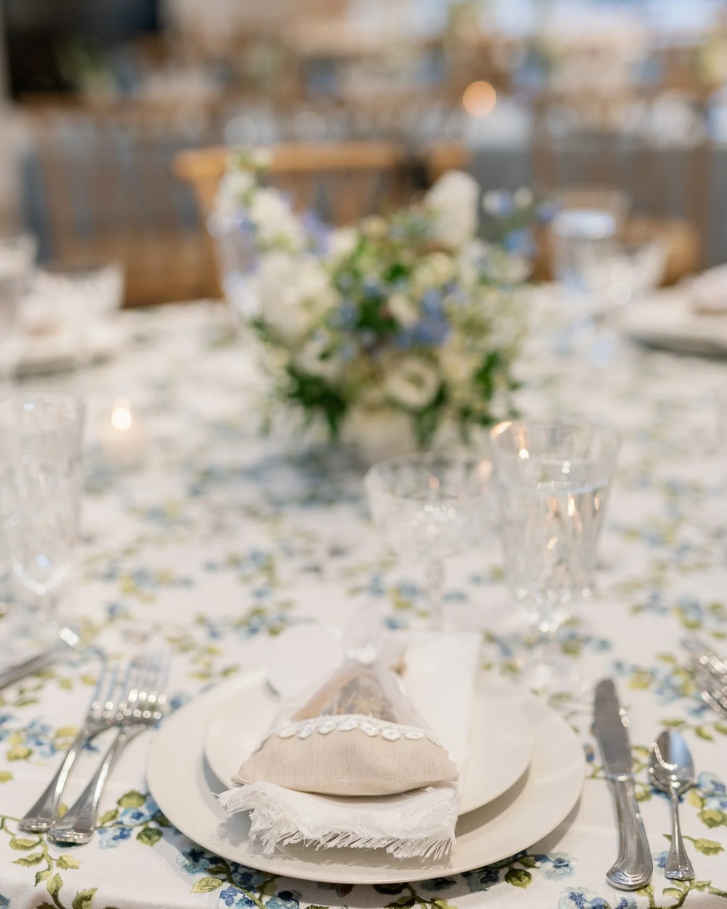Something blue 💙🦋🔹🩵

Planning &amp; Design: @sirpillasoirees_brennan
Photographer: @kristinleannephotography 
Venue: @bloomsocialhaus
Florist: @nppdesigns 
Catering: @noshcreativecatering
Desserts: @zestpastryandcoffeeco
Entertainment: @opus216
R