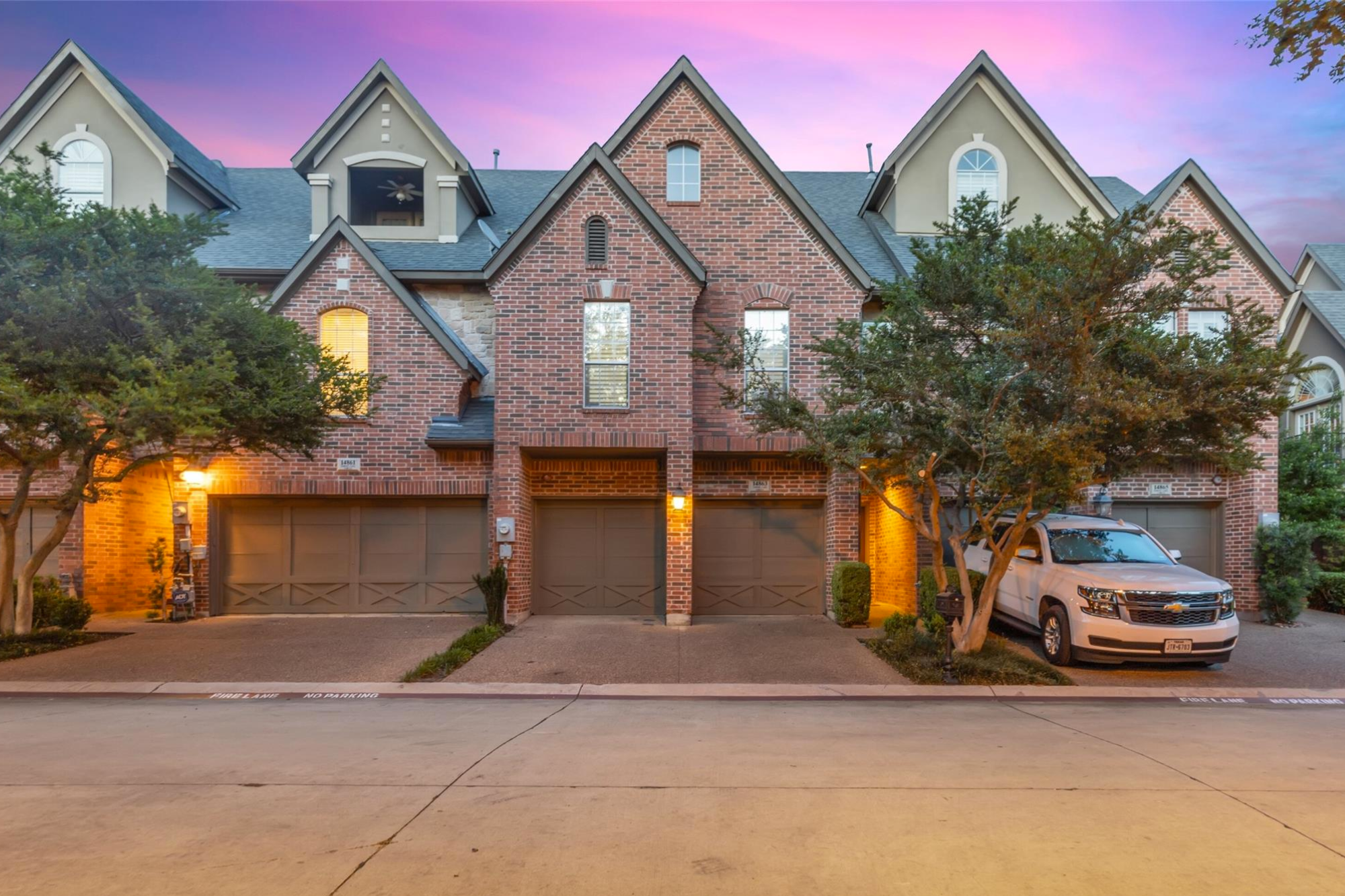 14863 Towne Lake Circle, Addison, Texas 75001