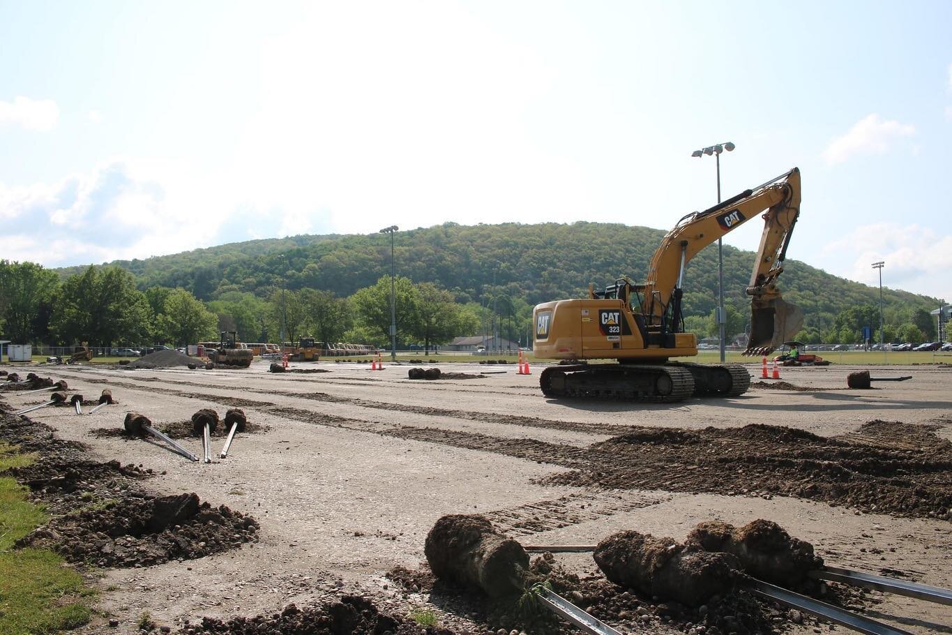 A before and after look at the Owego tennis court demolition! 🎾

The previous courts had endured years of weather damage resulting in cracks and dull appearance. Once demolition is complete, Smith Site will install seven new courts to improve play a