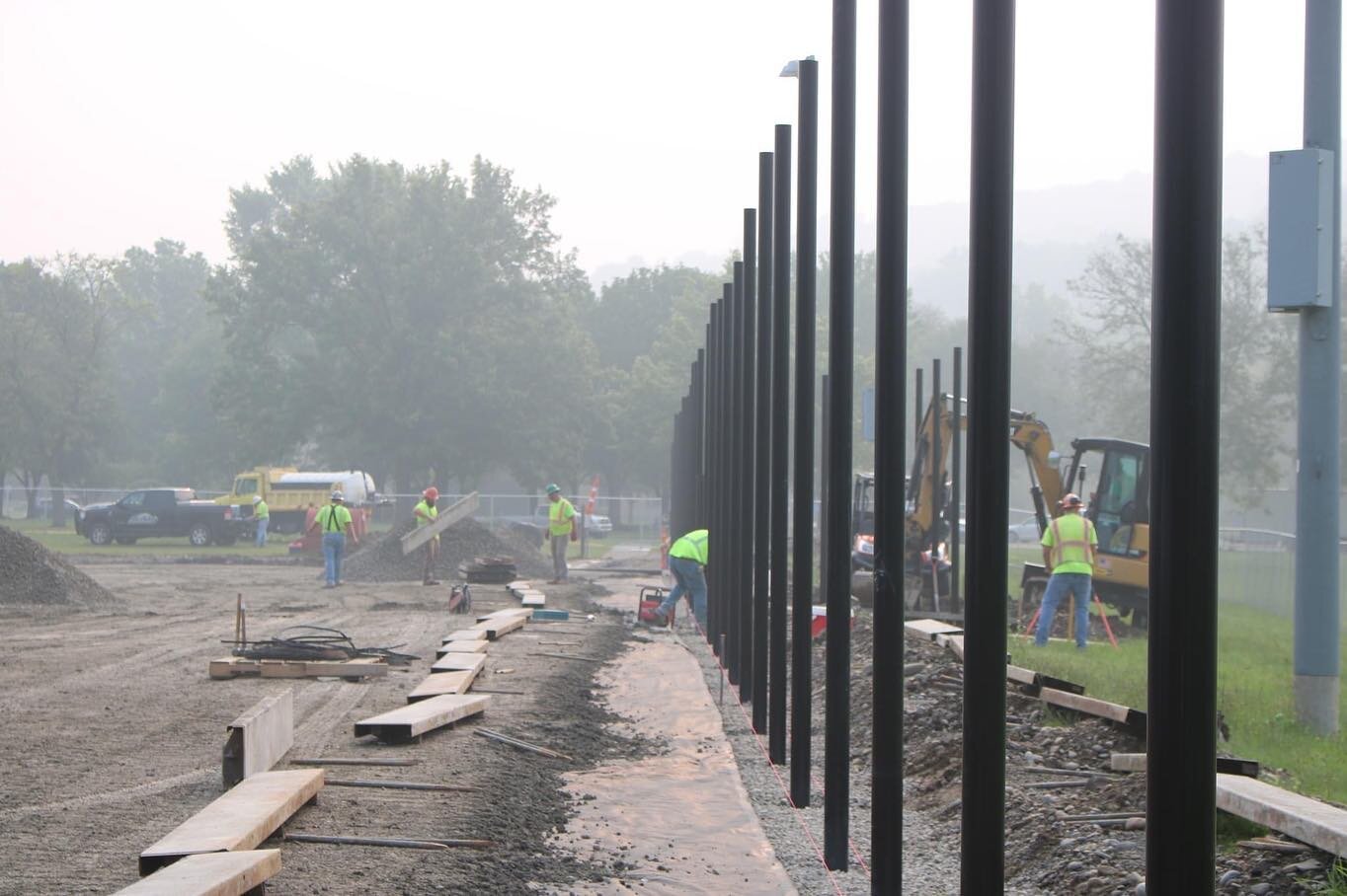 A foggy morning at the OA Tennis Courts today, but the guys are getting after it. The concrete crew is moving quickly, finishing the sub base and preparing for concrete curbs.

#concert #betterdirtworld #construction