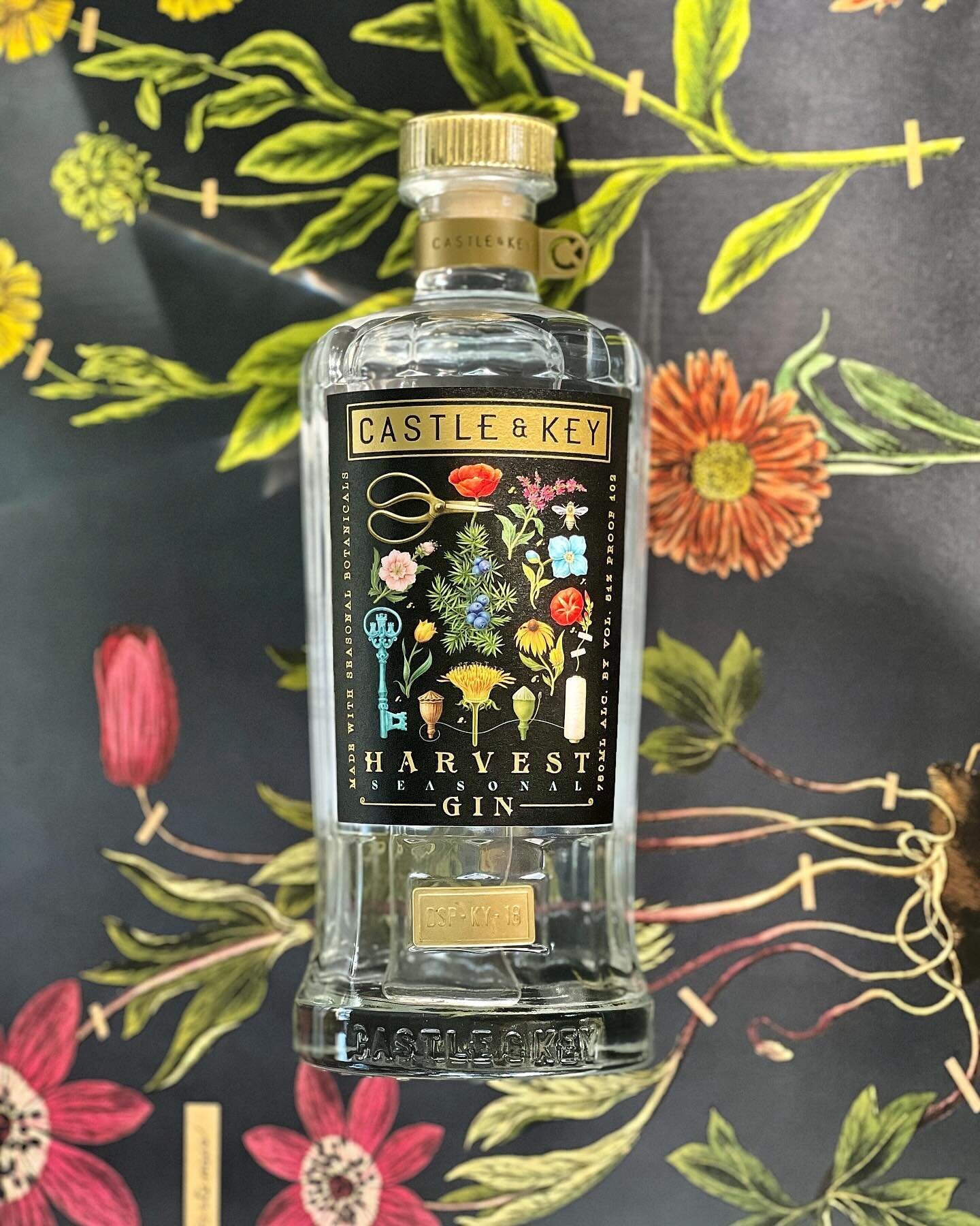 Harvesting Fall flavors ✨ @castleandkey limited-release Harvest Seasonal Gin.

One of their two rotating seasonal gins, Harvest Seasonal Gin highlights the notes of fall / winter with a unique flavor profile representative of the seasons.

Drink it i