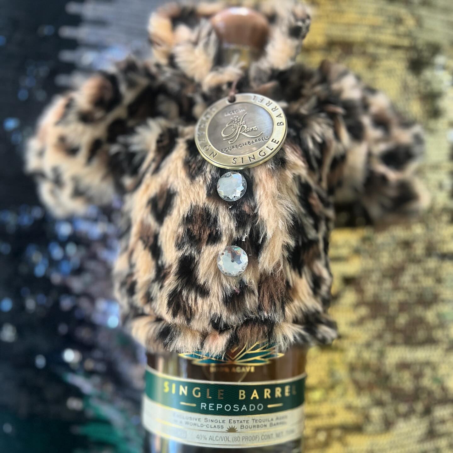 Hauntingly chic 🐆 your go-to Halloween spirit 🔮 @corazon_tequila Single Barrel Reposado. 

It&rsquo;s aged to perfection in @eaglerarebourbon barrels and was hand selected by The White Horse just for you. Giddy up!

&mdash;
#halloween #spirits #teq