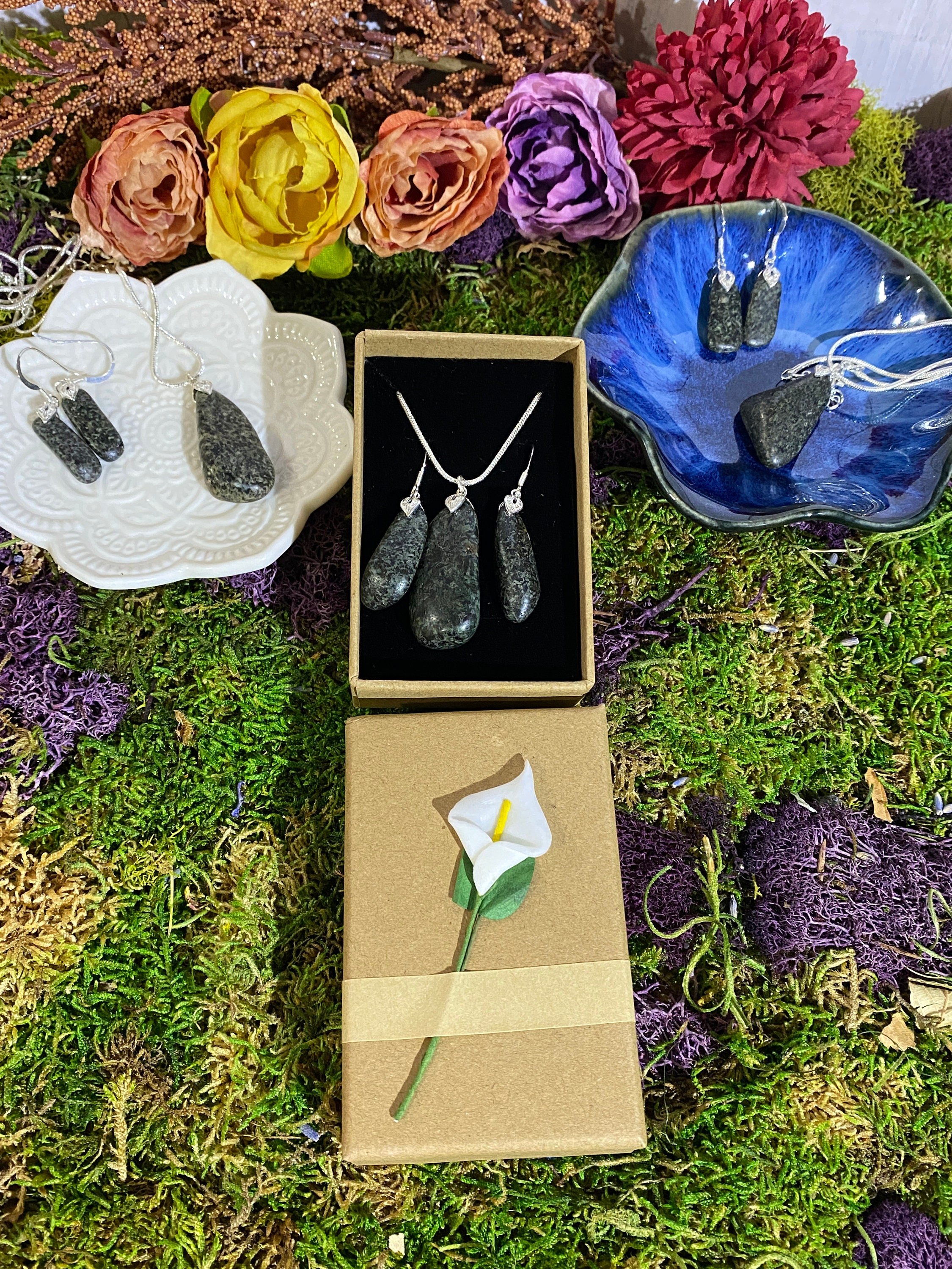 https://i.etsystatic.com/20819021/r/il/3db5db/4384661298/il_fullxfull.4384661298_oy9r.jpg