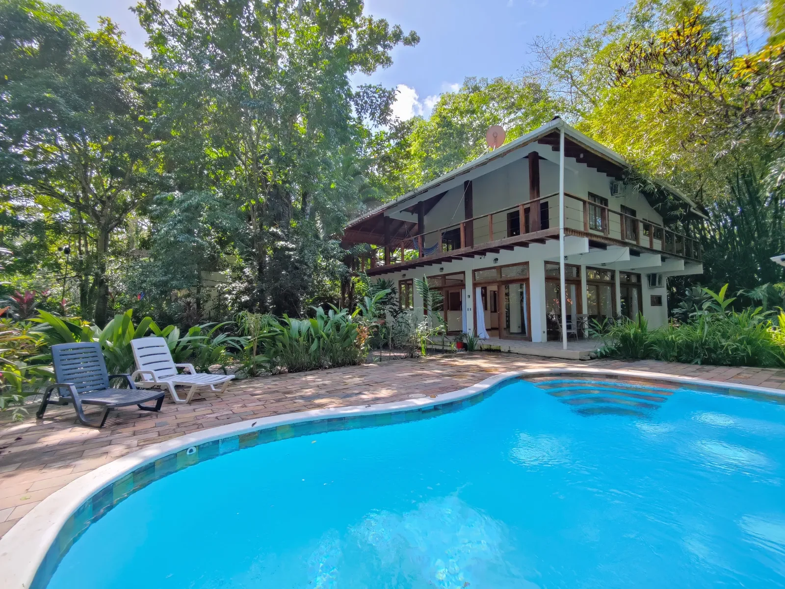 $500,000 - 2 Bd/2.5 Ba  - Caribbean Living Just Minutes from Playa Chiquita Beach