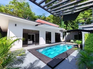 $345,000 - 3 Bd/2.5 Ba - Move-In Ready  Home with Pool in Playa Negra