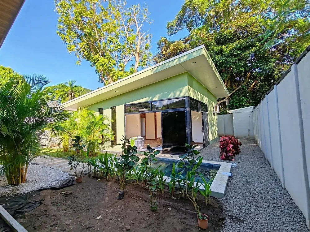 $550,000 - 4 Bd/3 Ba - New Build - 3 Units with private Pools