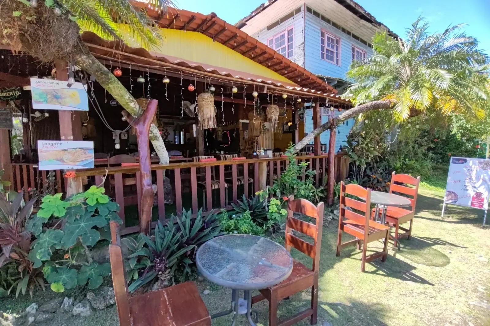 Living in Cahuita Costa Rica: Local restaurant