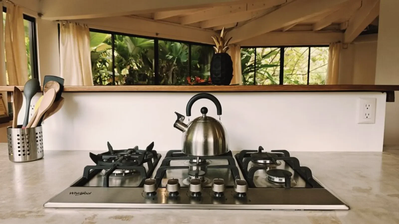 Renovated Home with Ocean View (22).webp