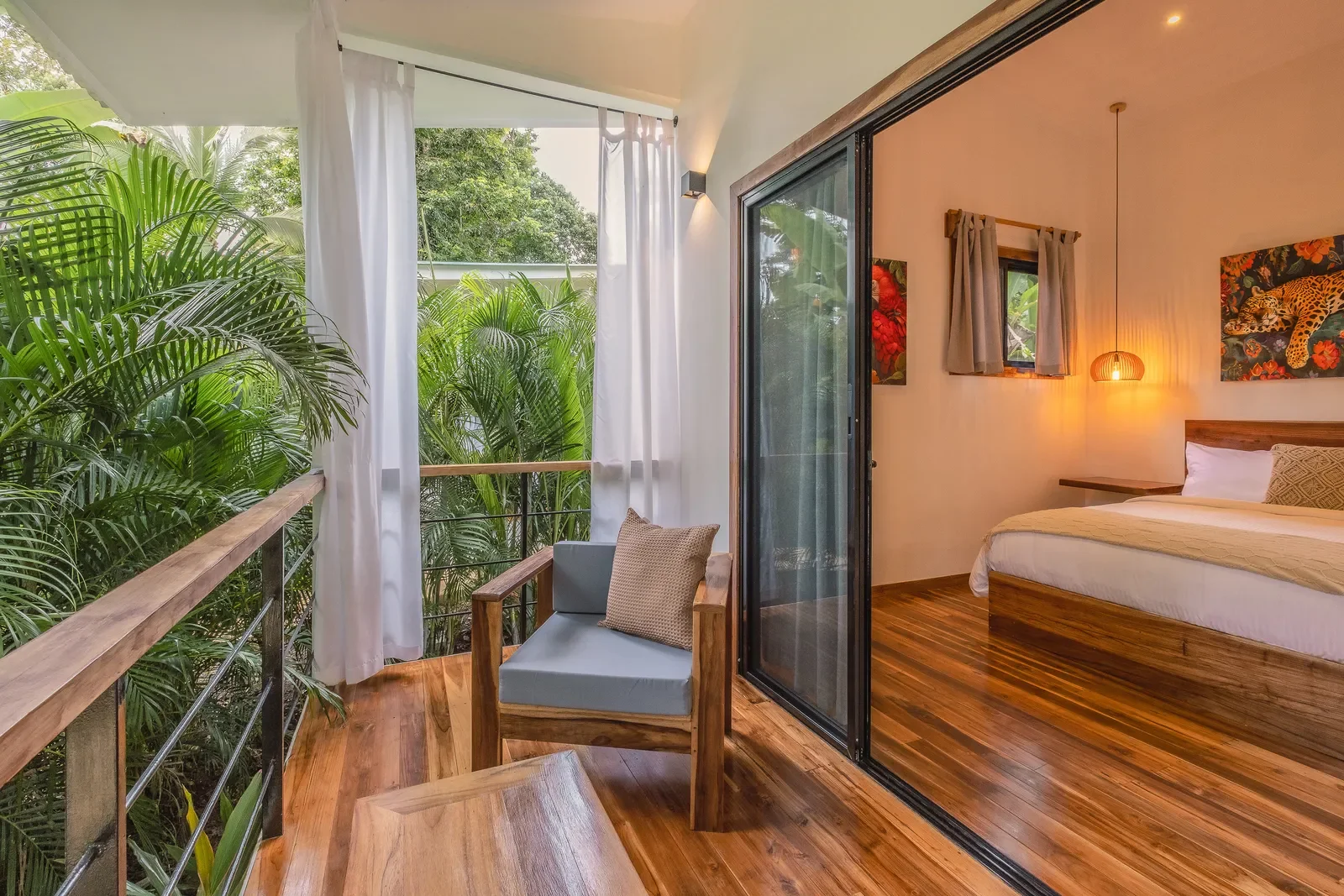 $2,950,000 - Turnkey Hotel and Restaurant Business in Playa Chiquita