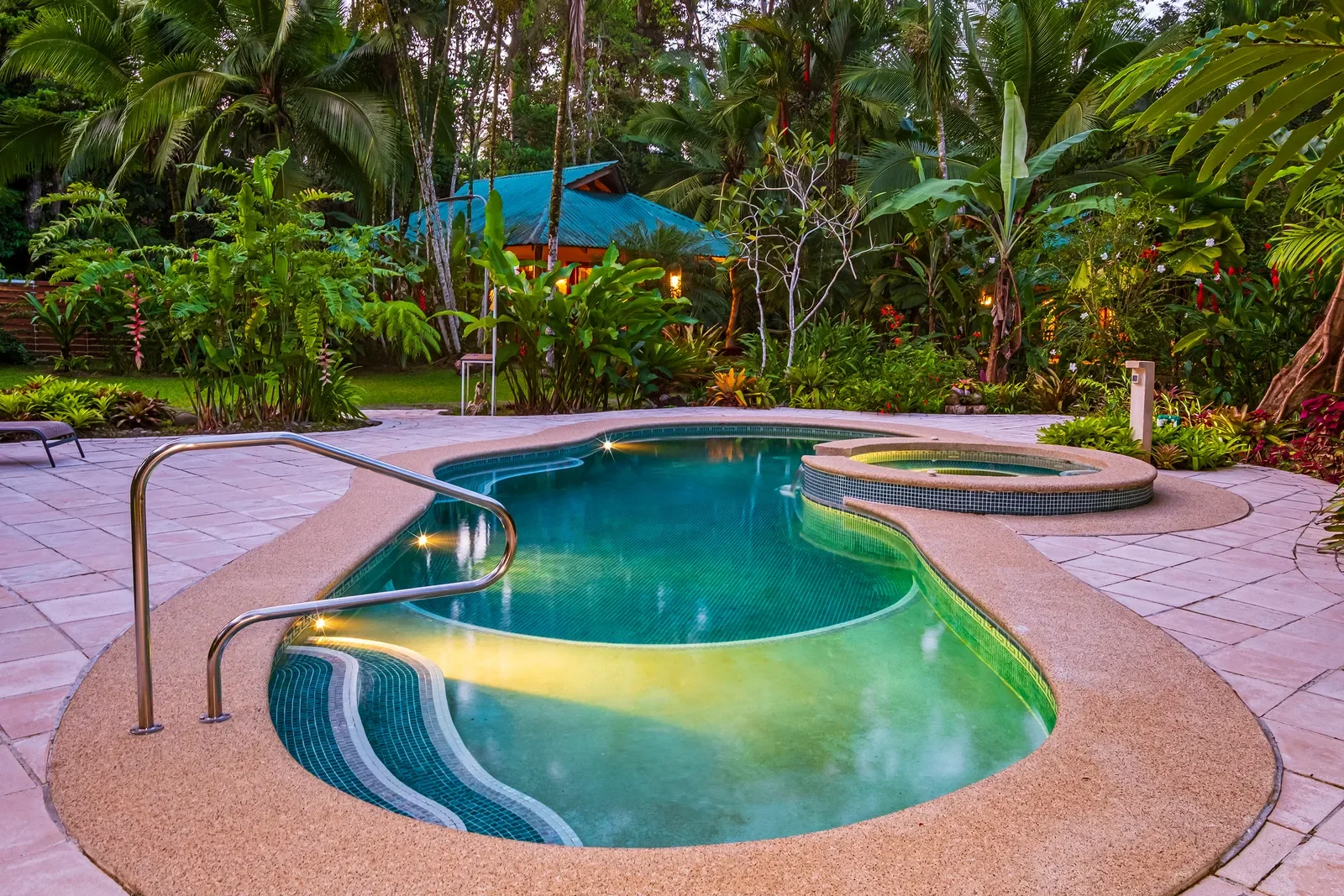 turnkey-hotel-restaurant-playa-chiquita (11).webp