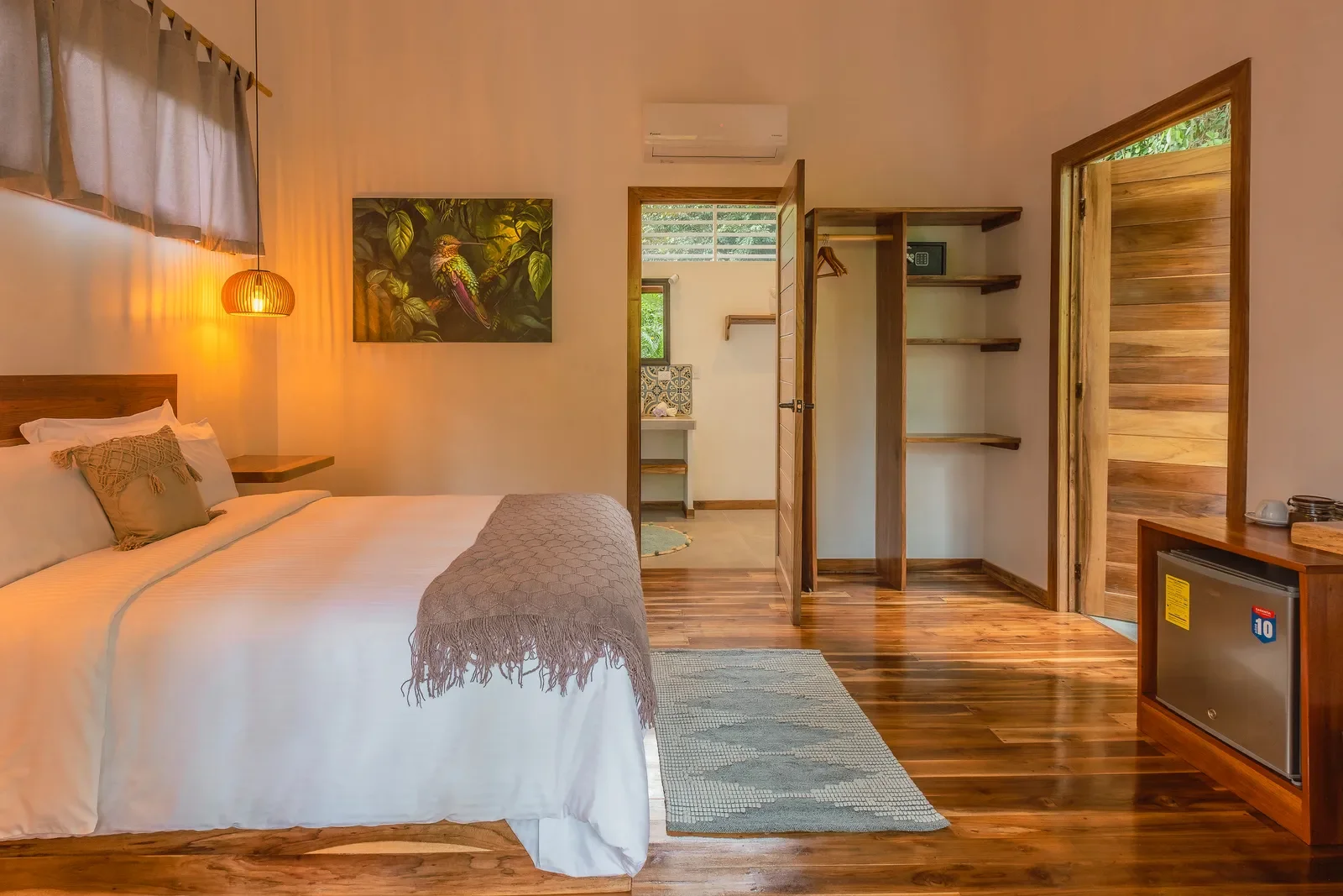 turnkey-hotel-restaurant-playa-chiquita (15).webp