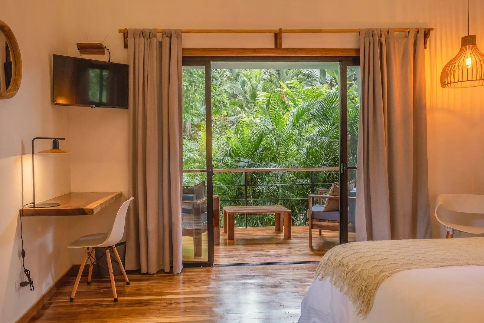 turnkey-hotel-restaurant-playa-chiquita (19).webp