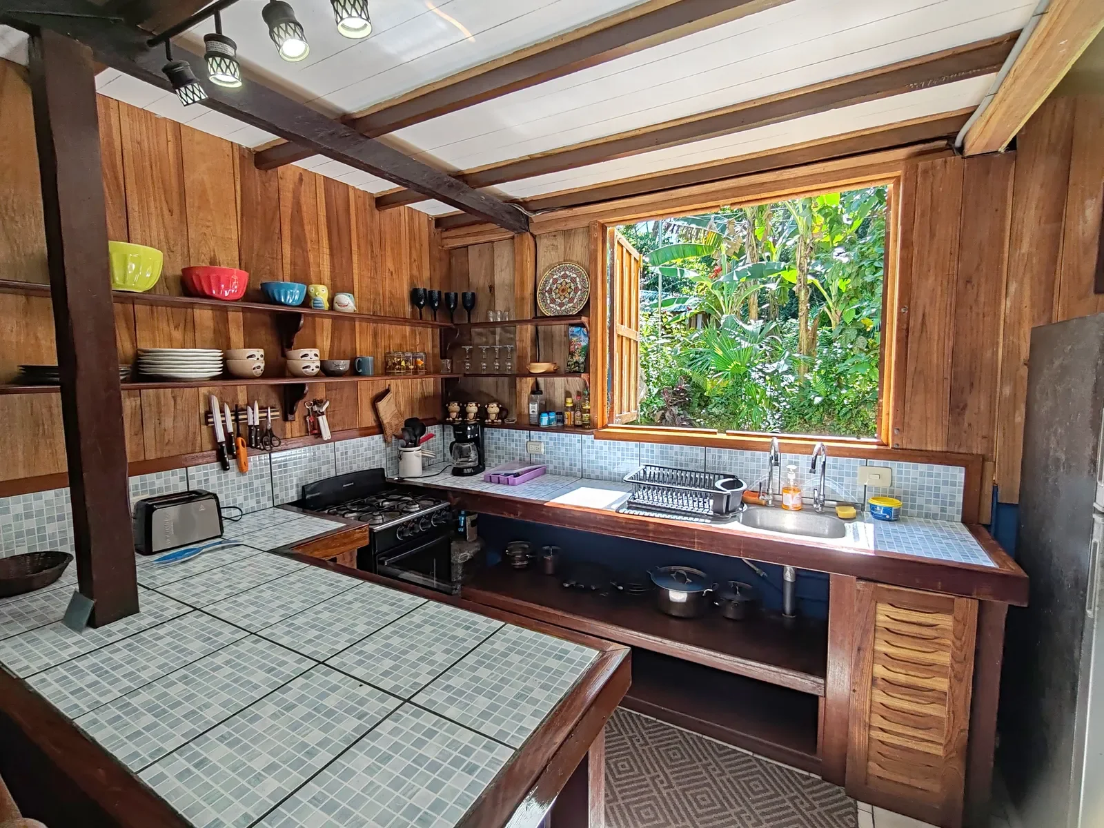 income-generating-caribbean-home-cahuita (6).webp