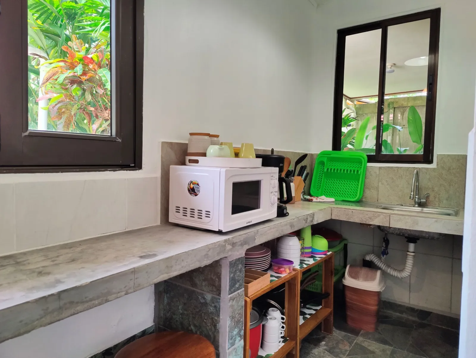 charming-home-with-stunning-outdoor-spaces (6).webp