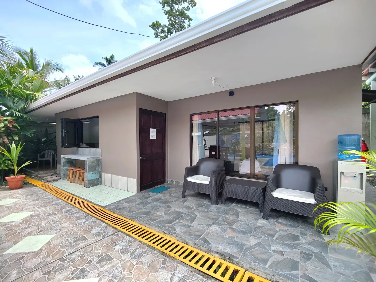 charming-home-with-stunning-outdoor-spaces (15).webp