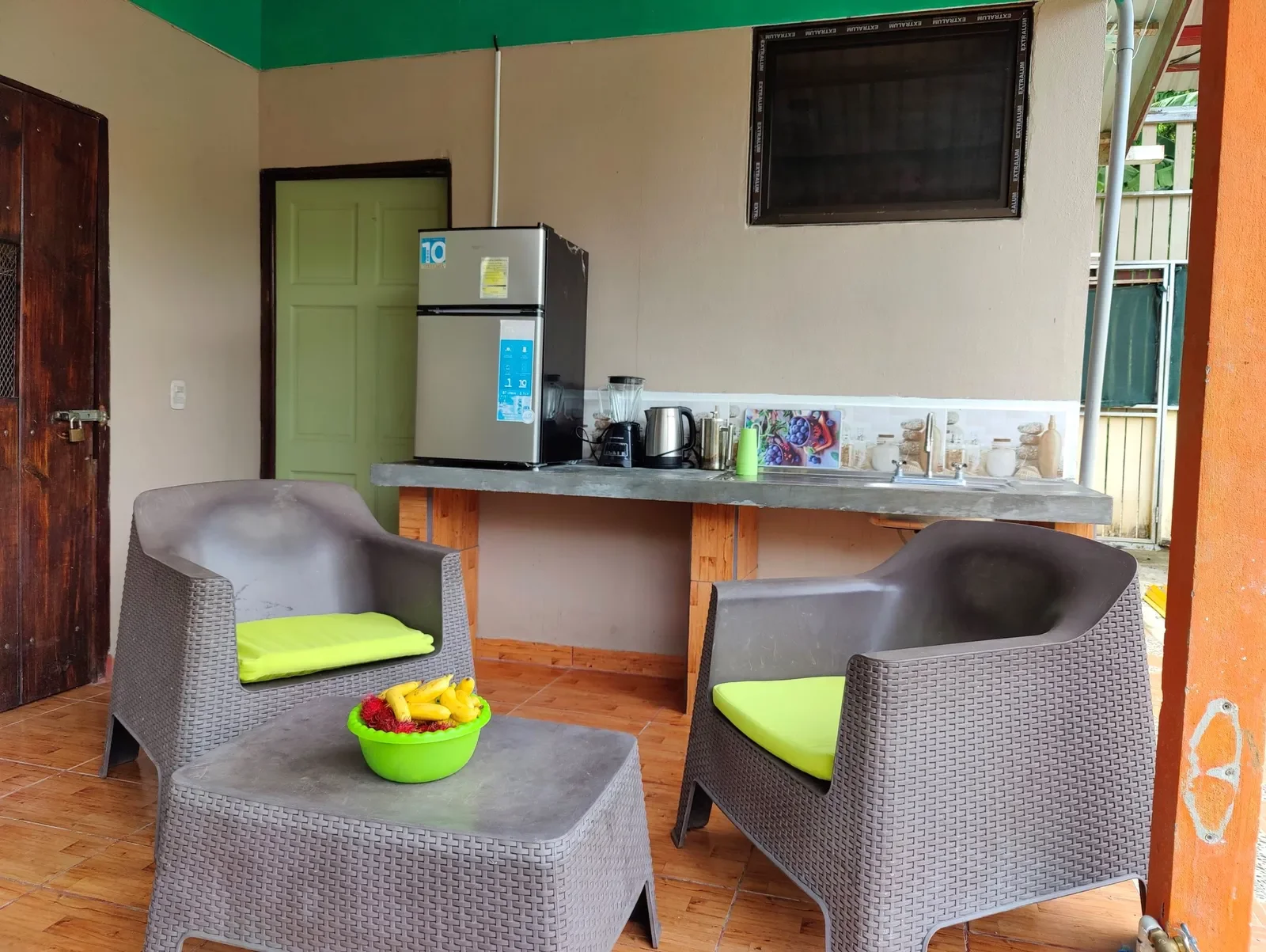 charming-home-with-stunning-outdoor-spaces (16).webp