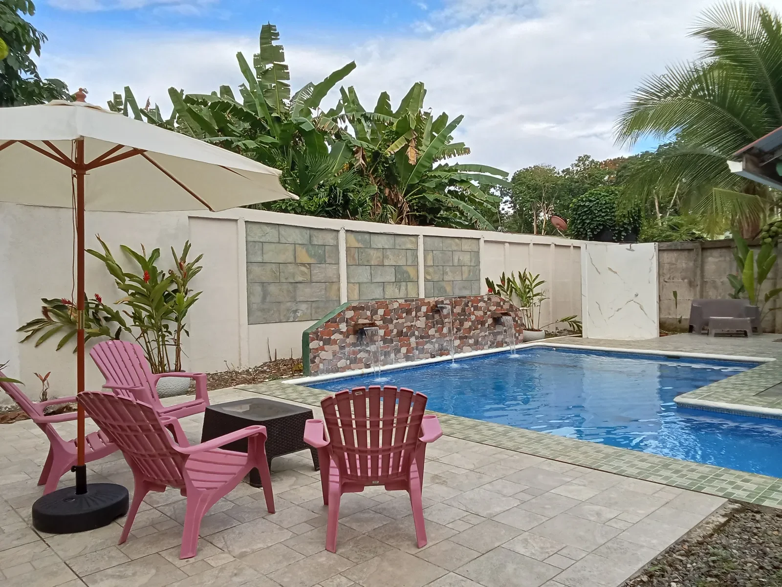 charming-home-with-stunning-outdoor-spaces (25).webp