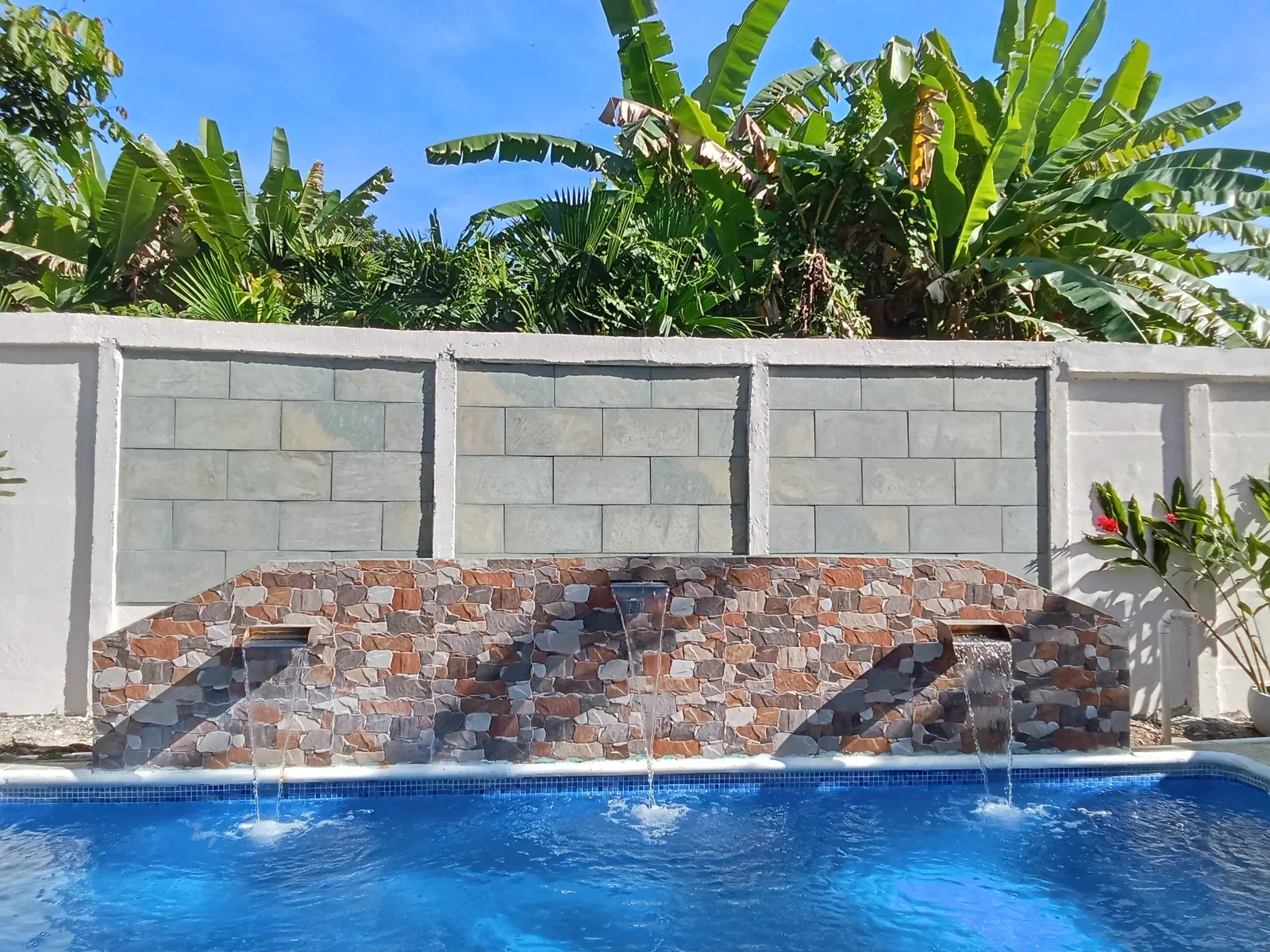 charming-home-with-stunning-outdoor-spaces (20).webp